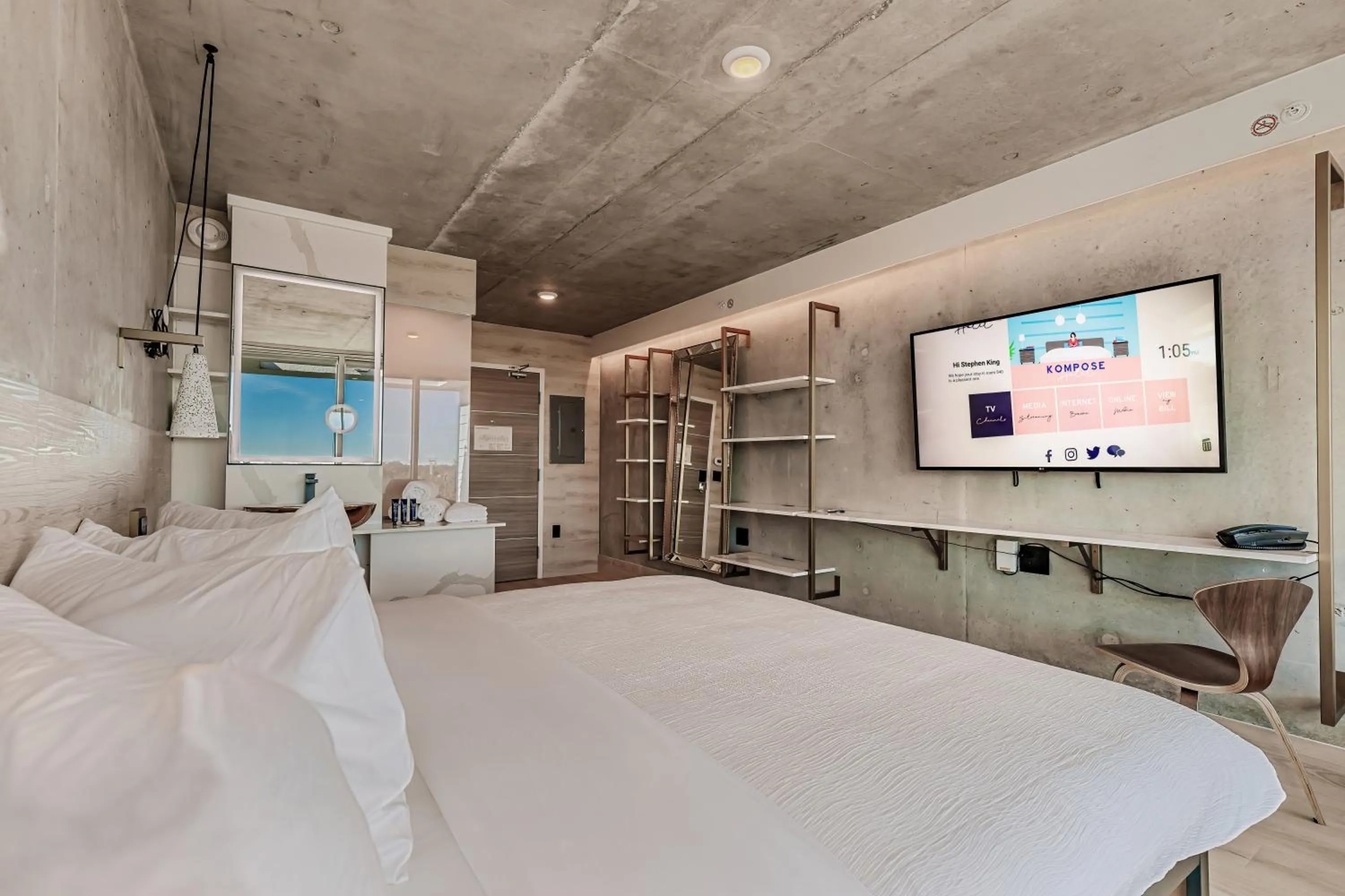 Photo of the whole room, Bed in Kompose Boutique Hotel Sarasota