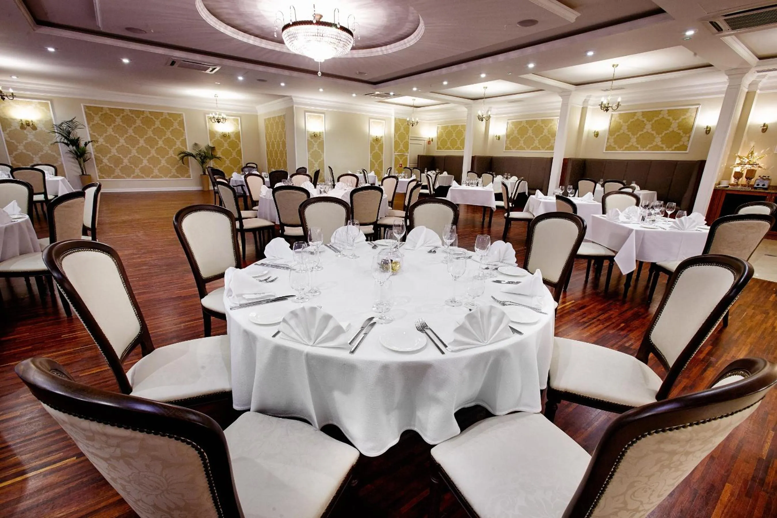 Restaurant/places to eat in Hotel Splendor