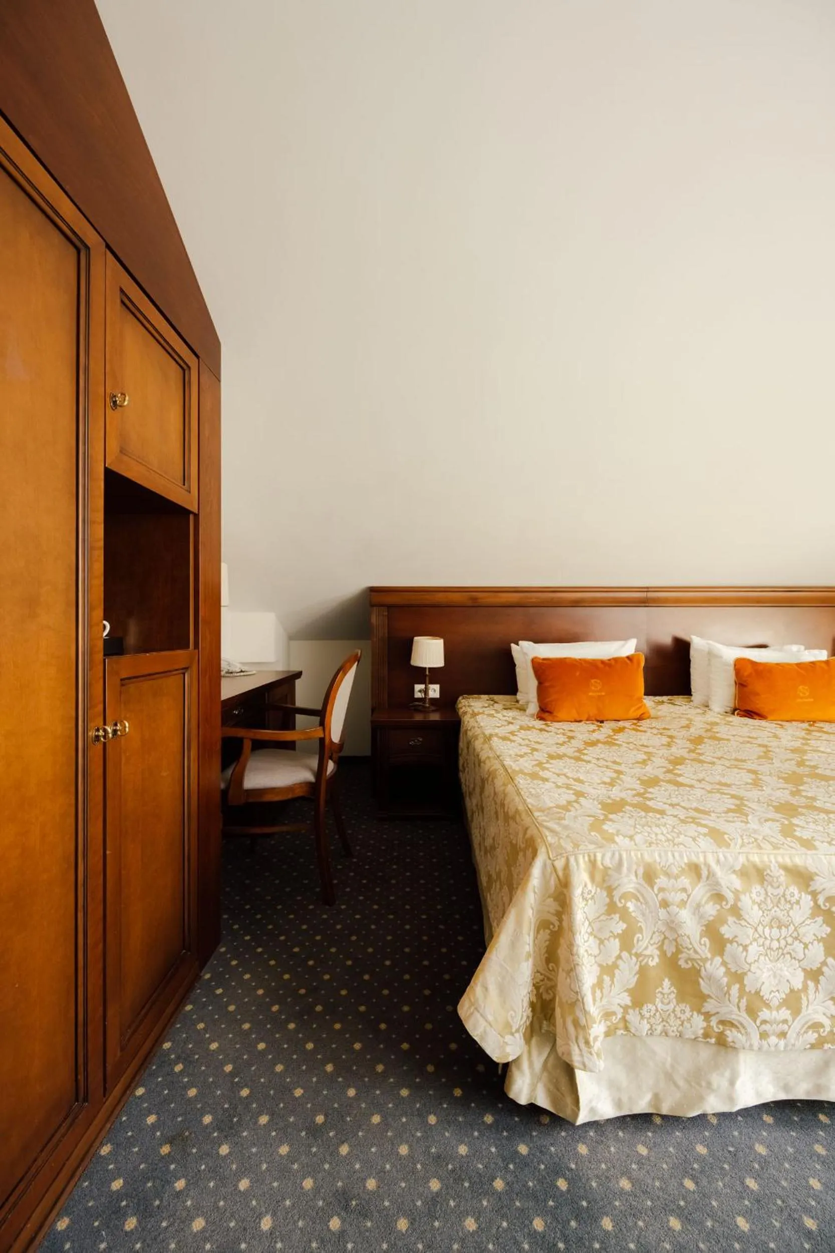 Bed in Hotel Splendor