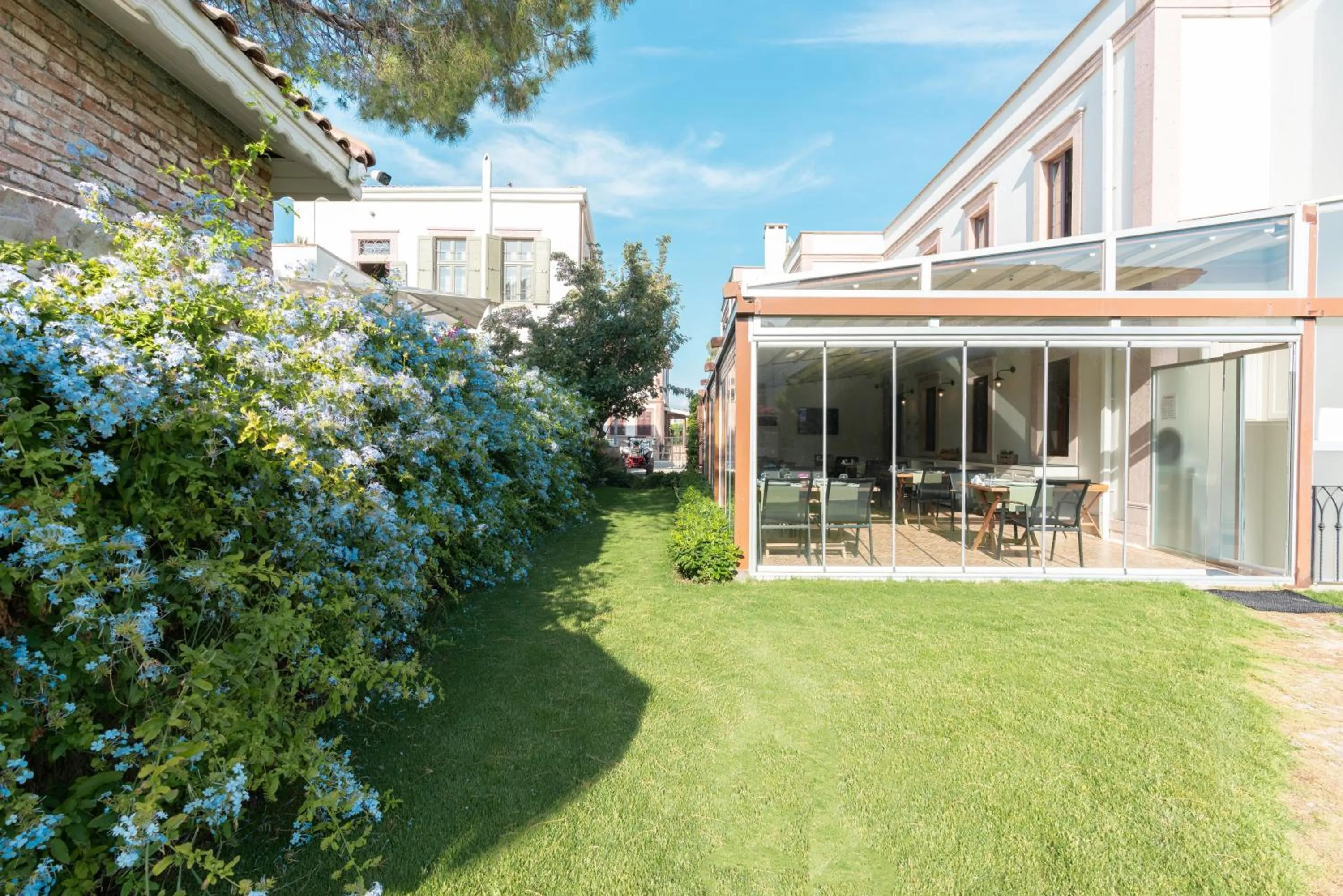 Property building in Elia Hotel Cunda by Ortunc