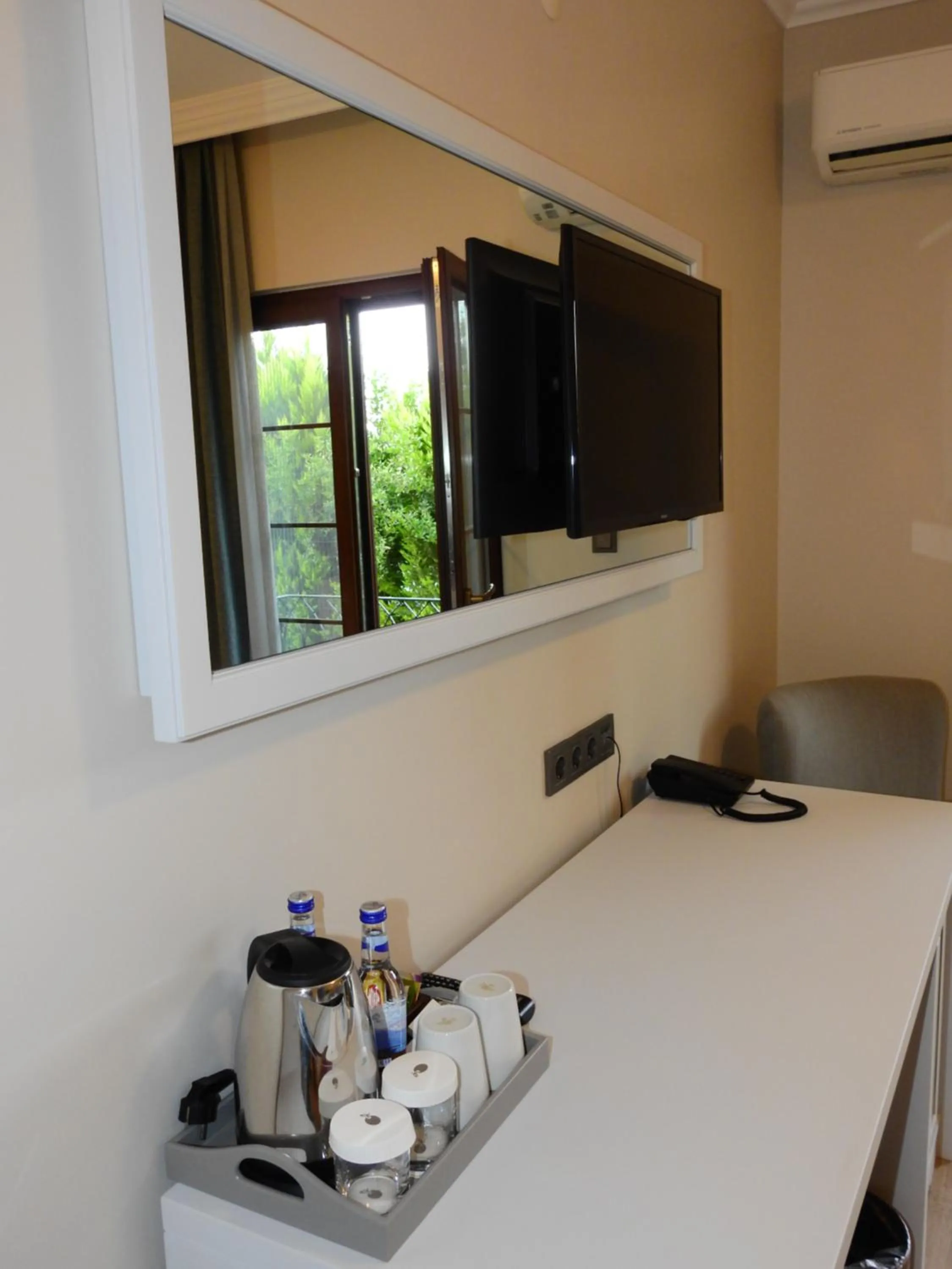 TV and multimedia in Elia Hotel Cunda by Ortunc