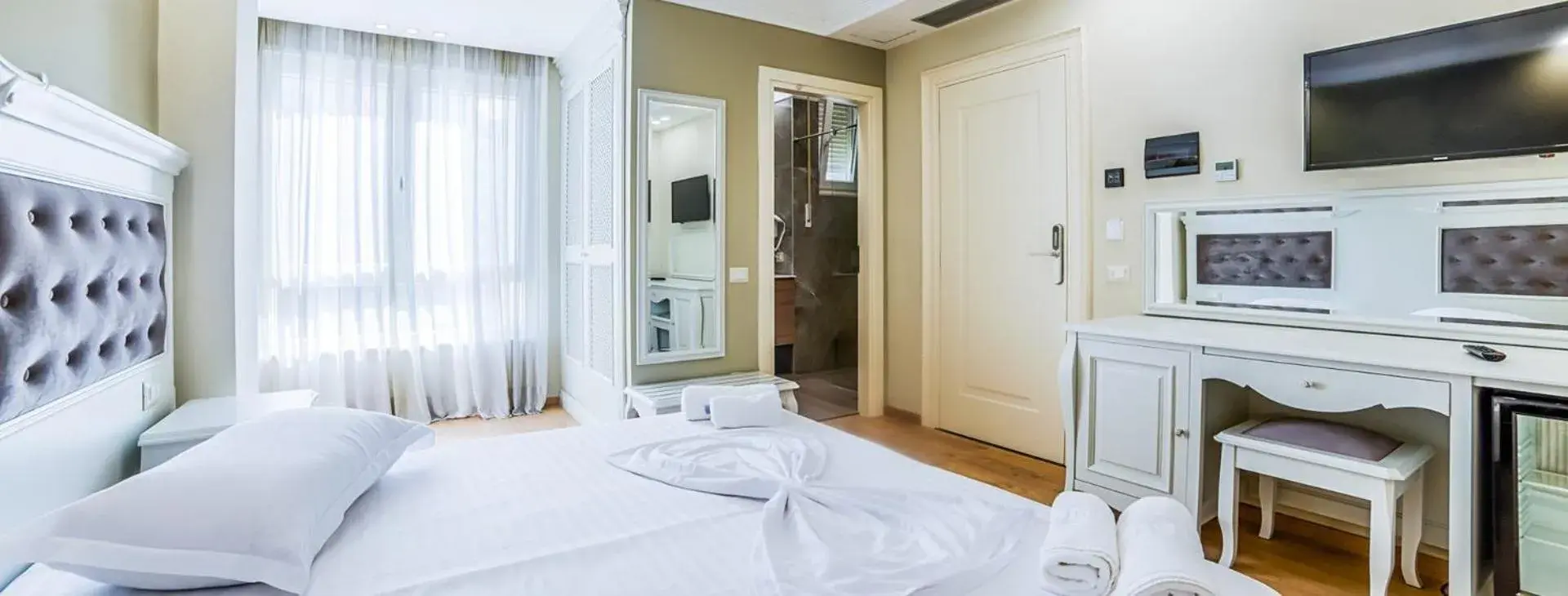 Deluxe Double Room with Balcony in Hotel Adriatik 2 Deluxe Double Room with Balcony in Hotel Adriatik 2