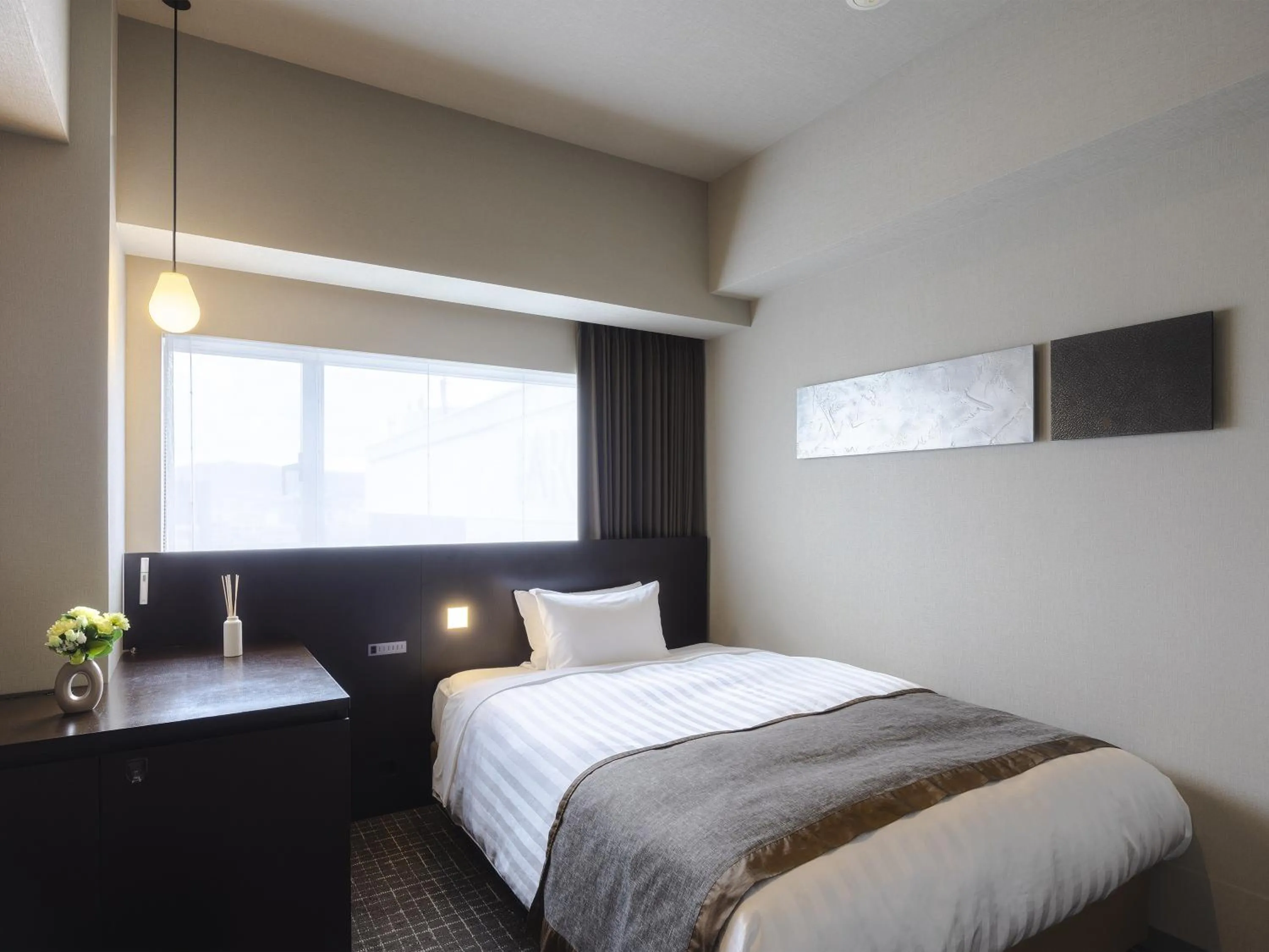 Photo of the whole room, Bed in Hiroshima Washington Hotel