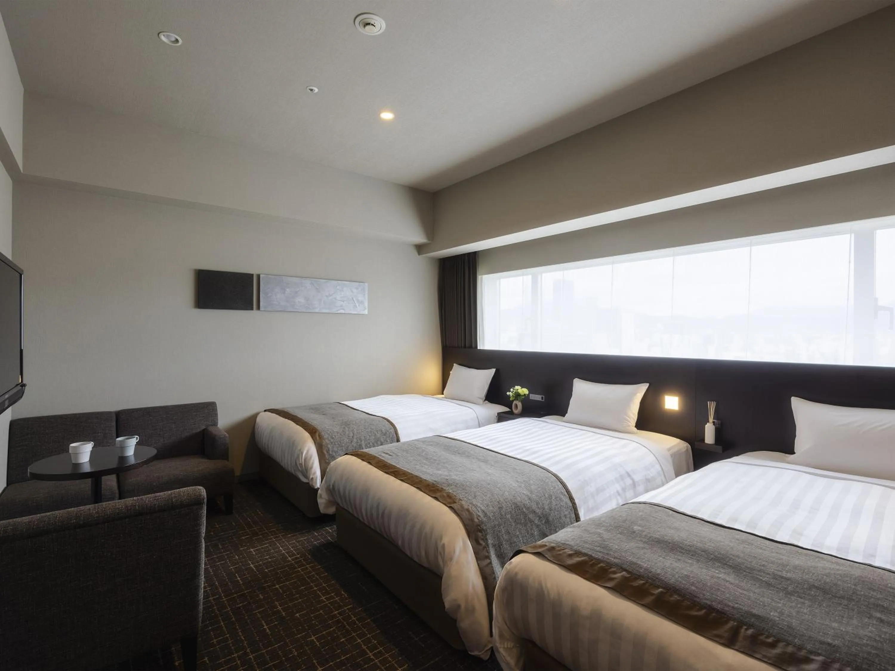 Photo of the whole room, Bed in Hiroshima Washington Hotel