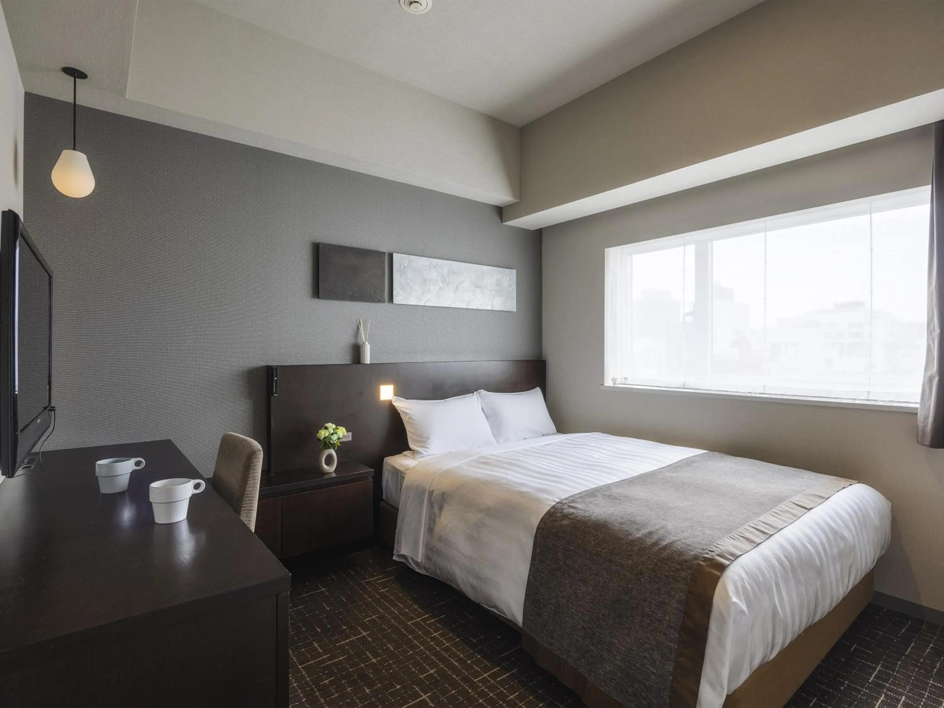 Photo of the whole room, Bed in Hiroshima Washington Hotel