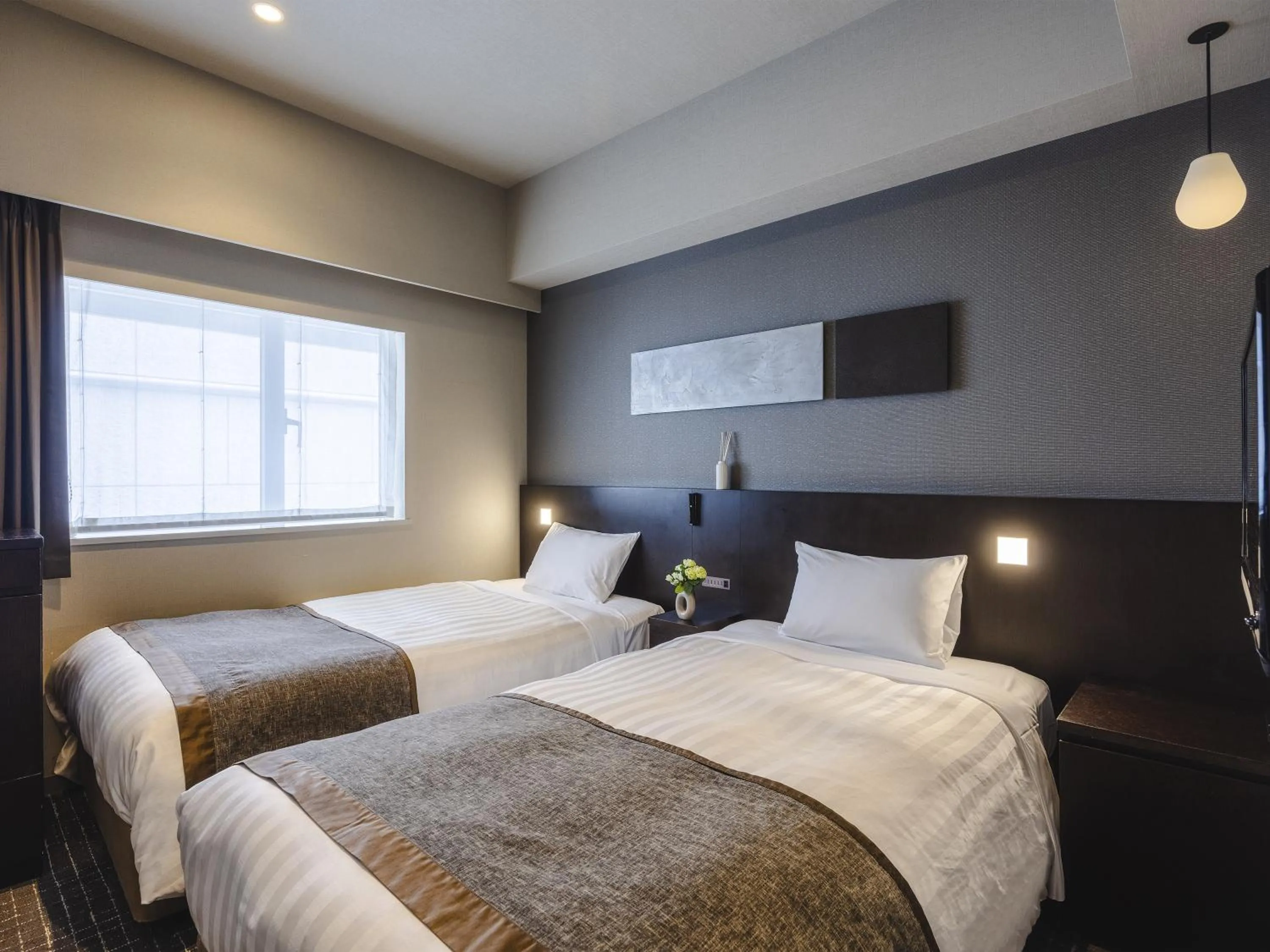 Photo of the whole room, Bed in Hiroshima Washington Hotel