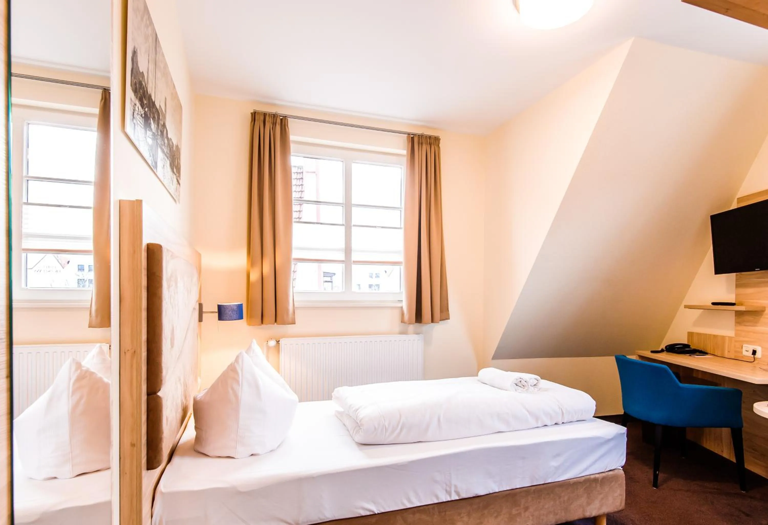 Photo of the whole room, Bed in Hotel Am Alten Hafen