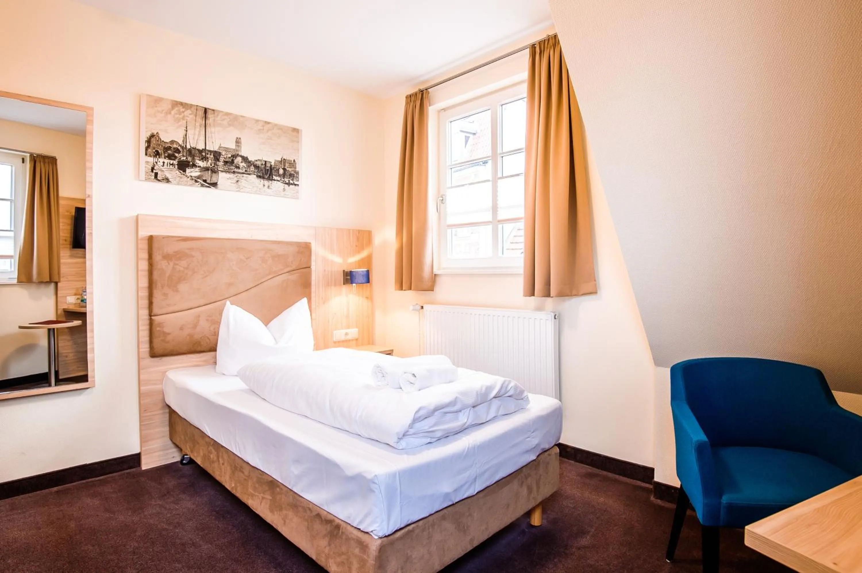 Photo of the whole room, Bed in Hotel Am Alten Hafen