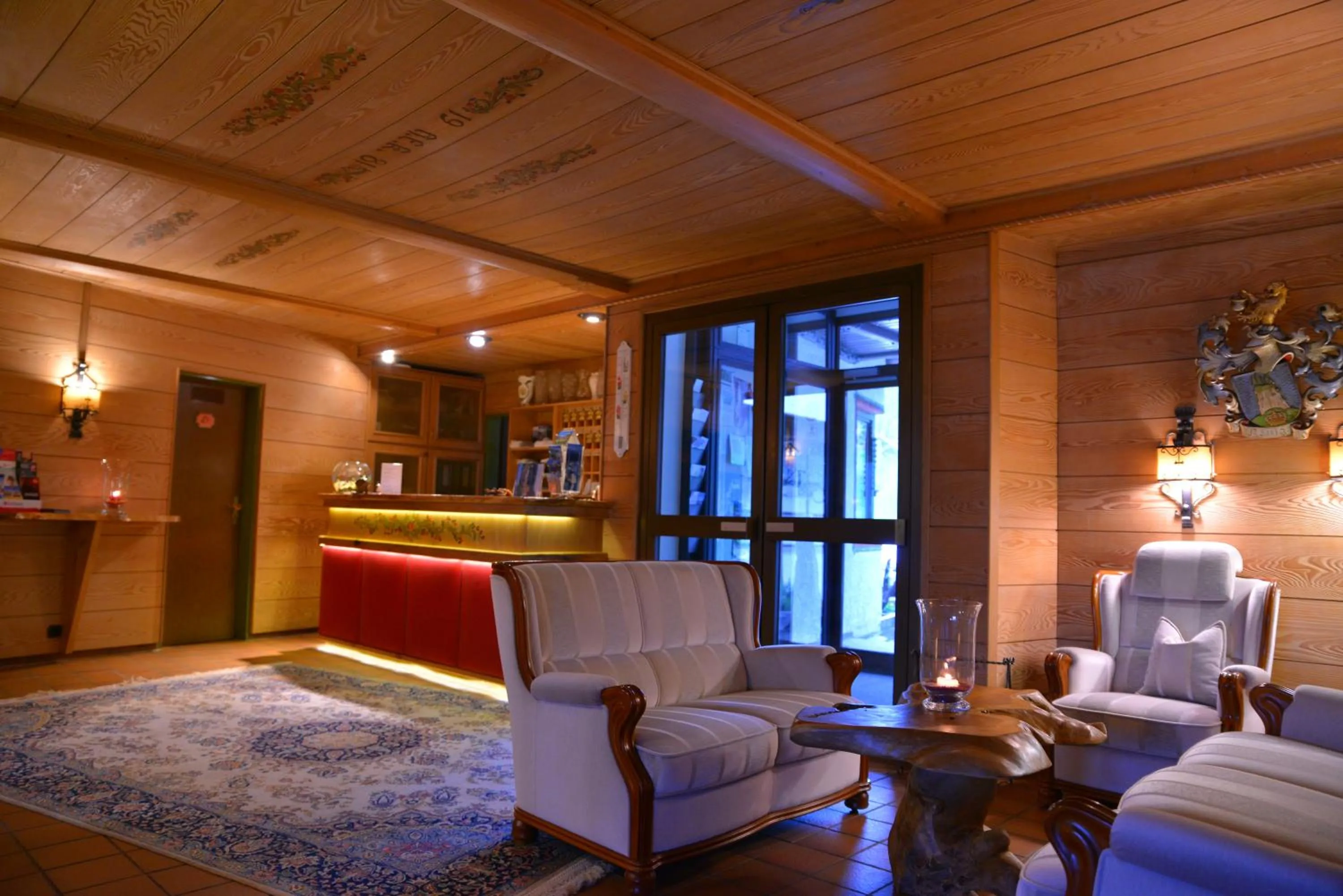 Lobby or reception, Bed in Alpenhotel Denninglehen