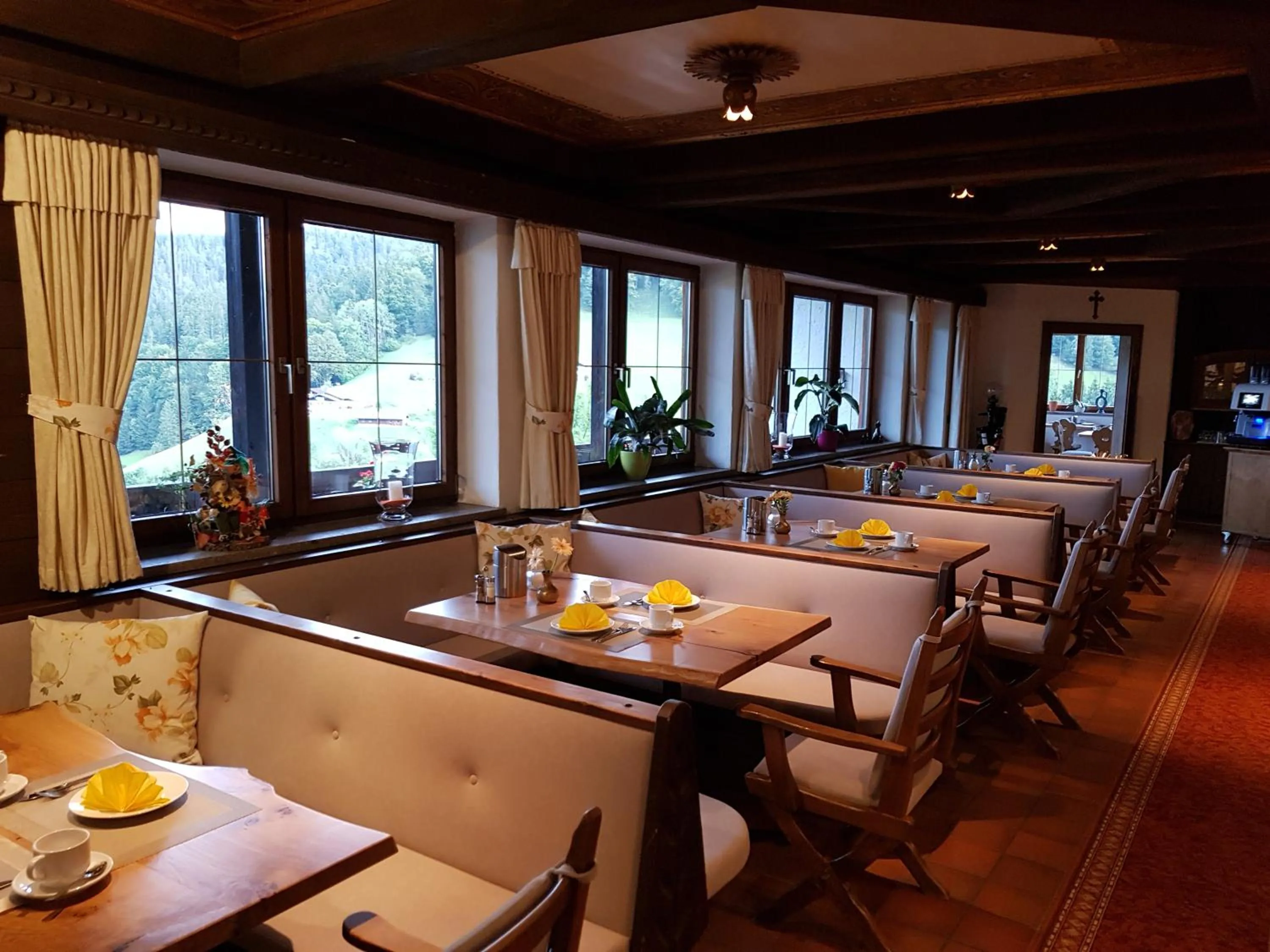Restaurant/places to eat in Alpenhotel Denninglehen