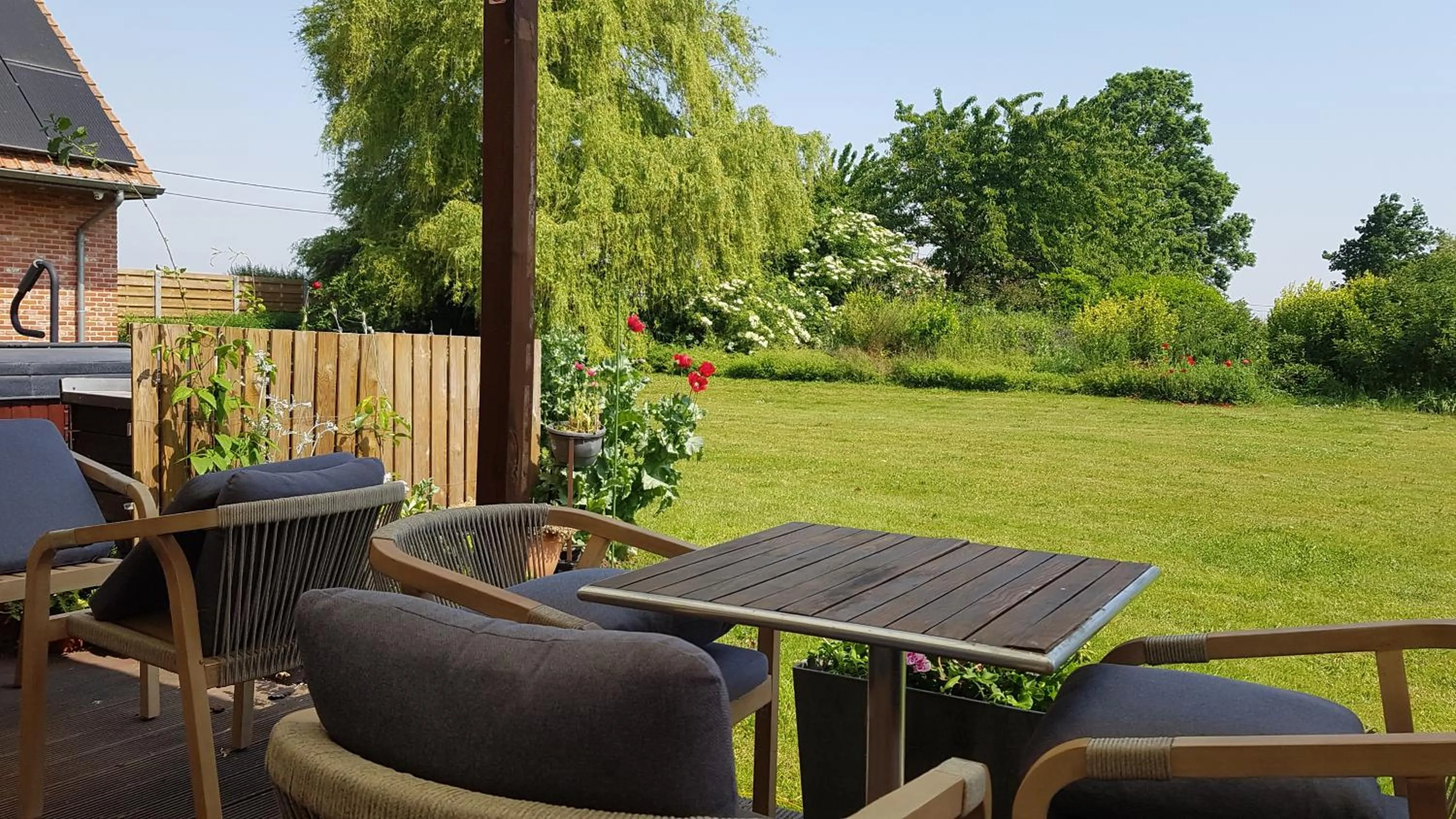 Garden view in B&B Herberg Boerenhol DE MOTE BVBA