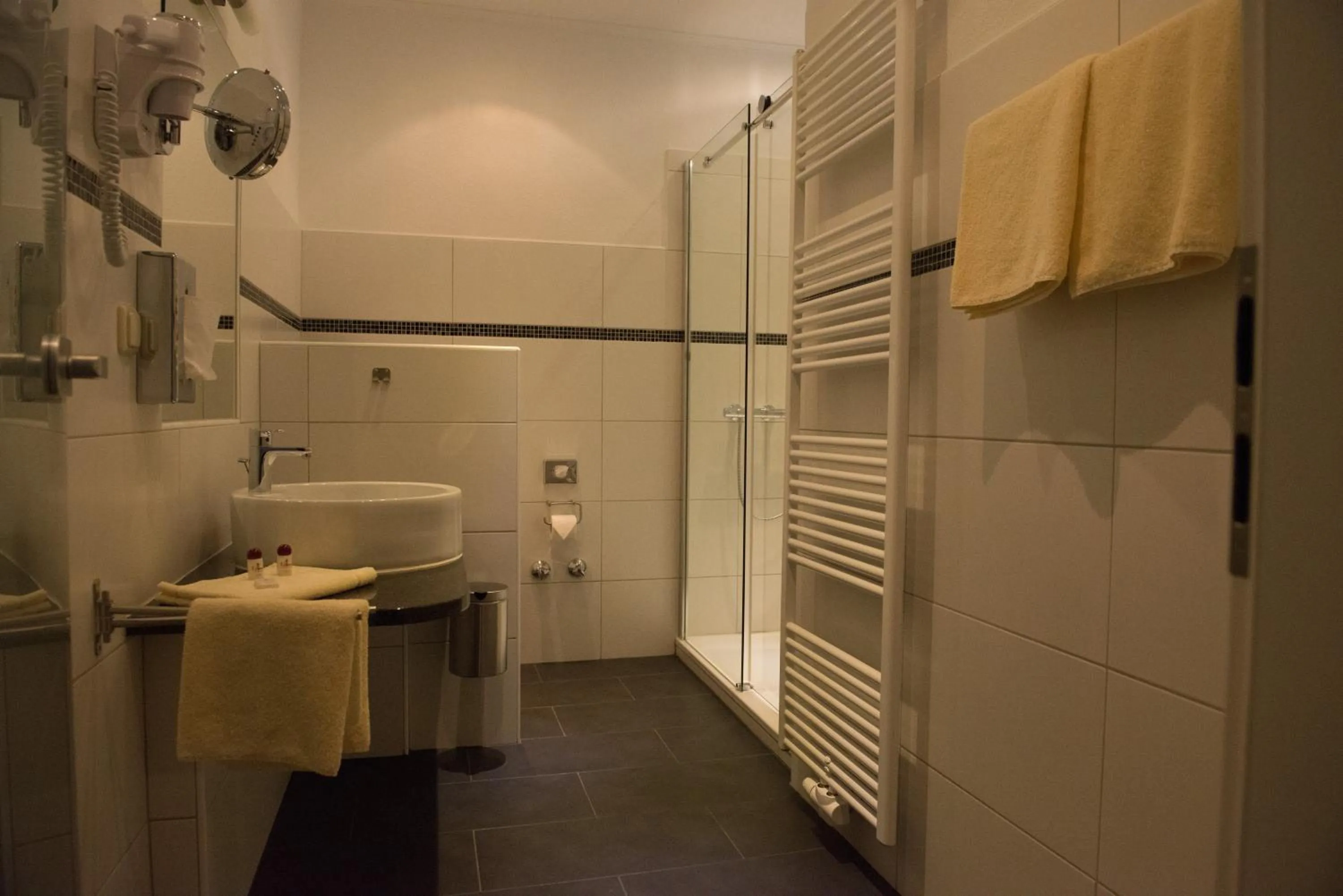 Shower in Hotel Stadt Cuxhaven