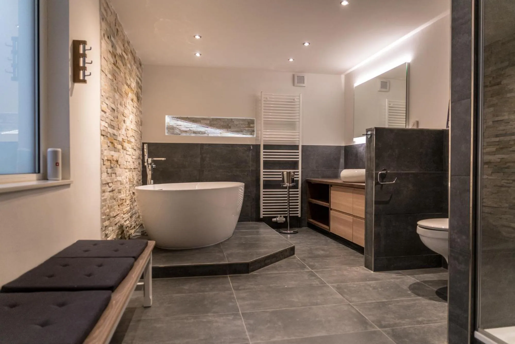 Shower in Hotel Stadt Cuxhaven