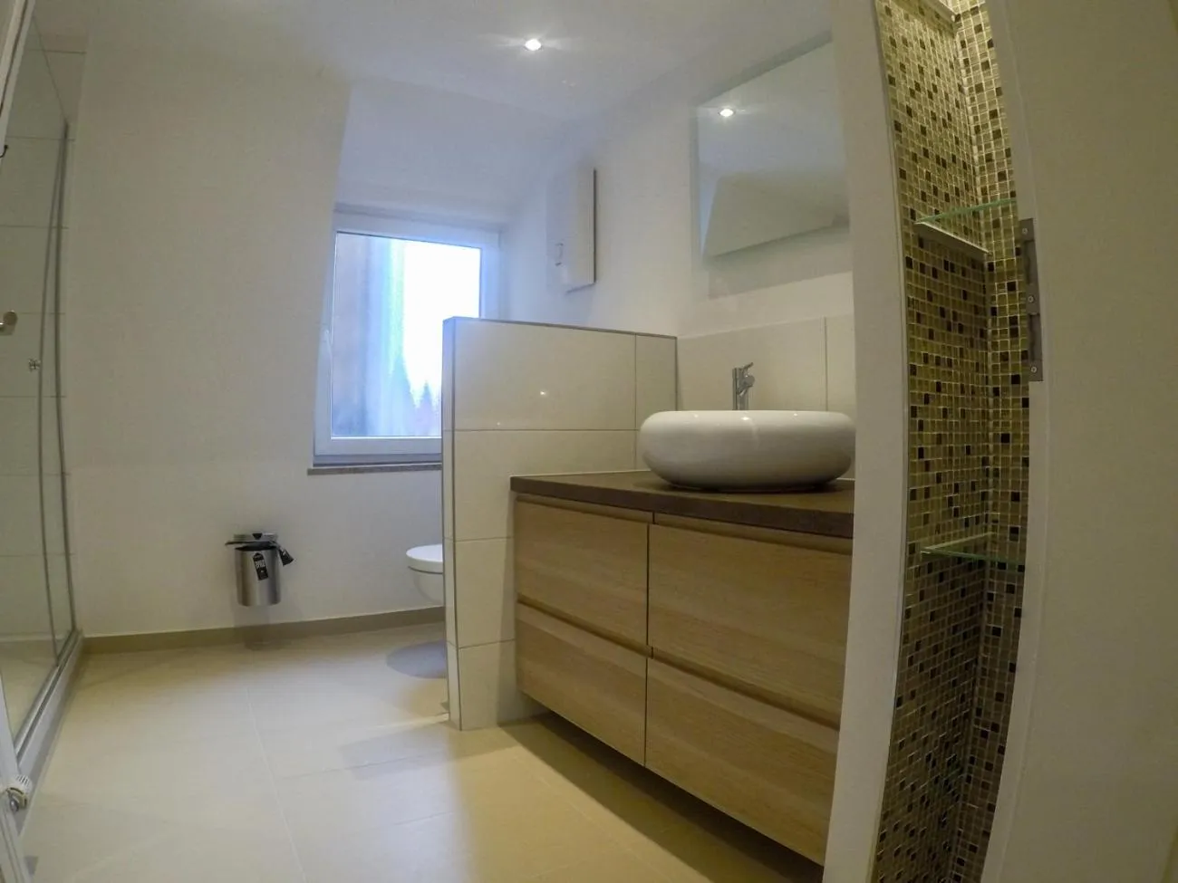 Shower in Hotel Stadt Cuxhaven