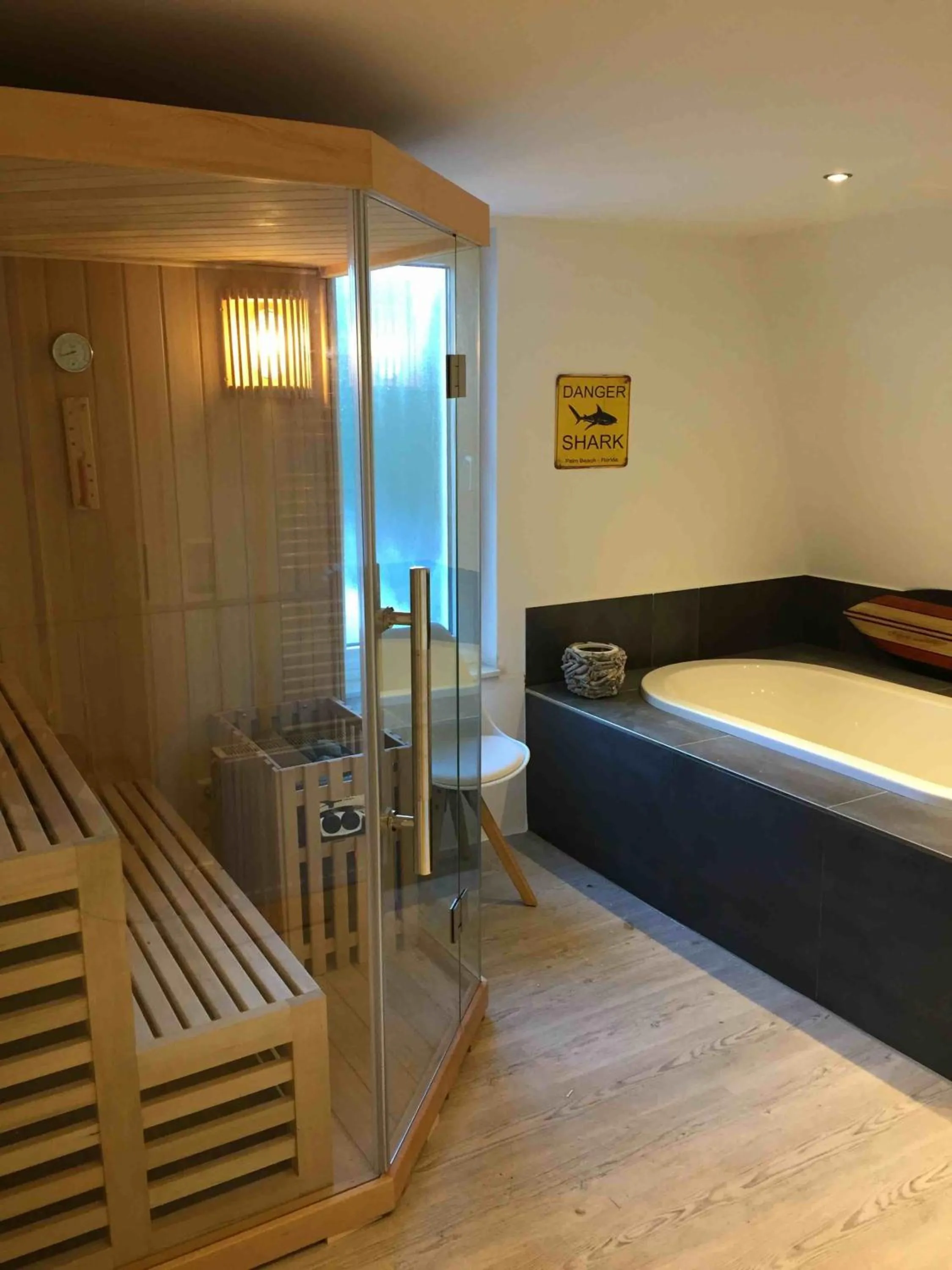 Bathroom, Bed in Hotel Stadt Cuxhaven