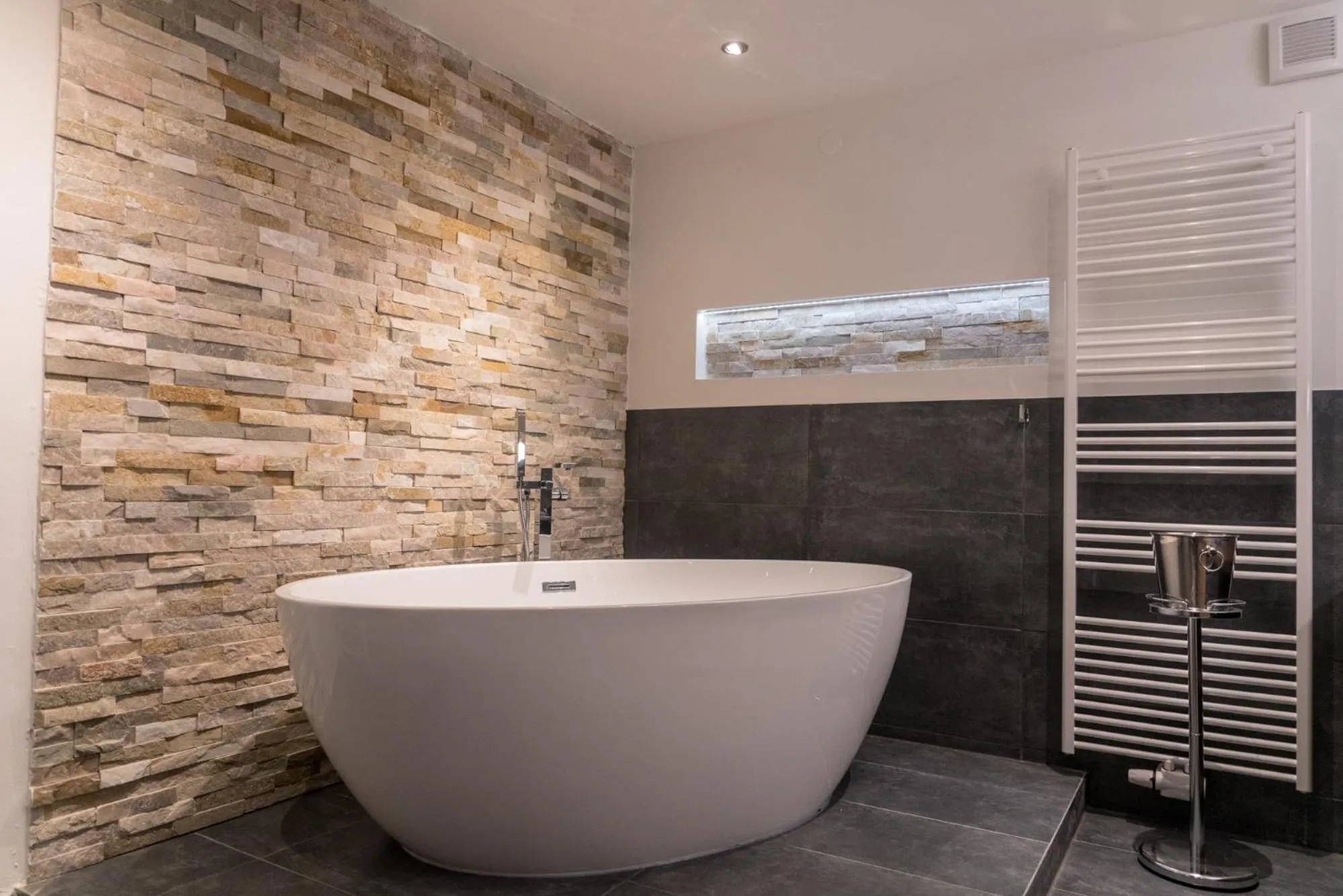 Shower in Hotel Stadt Cuxhaven