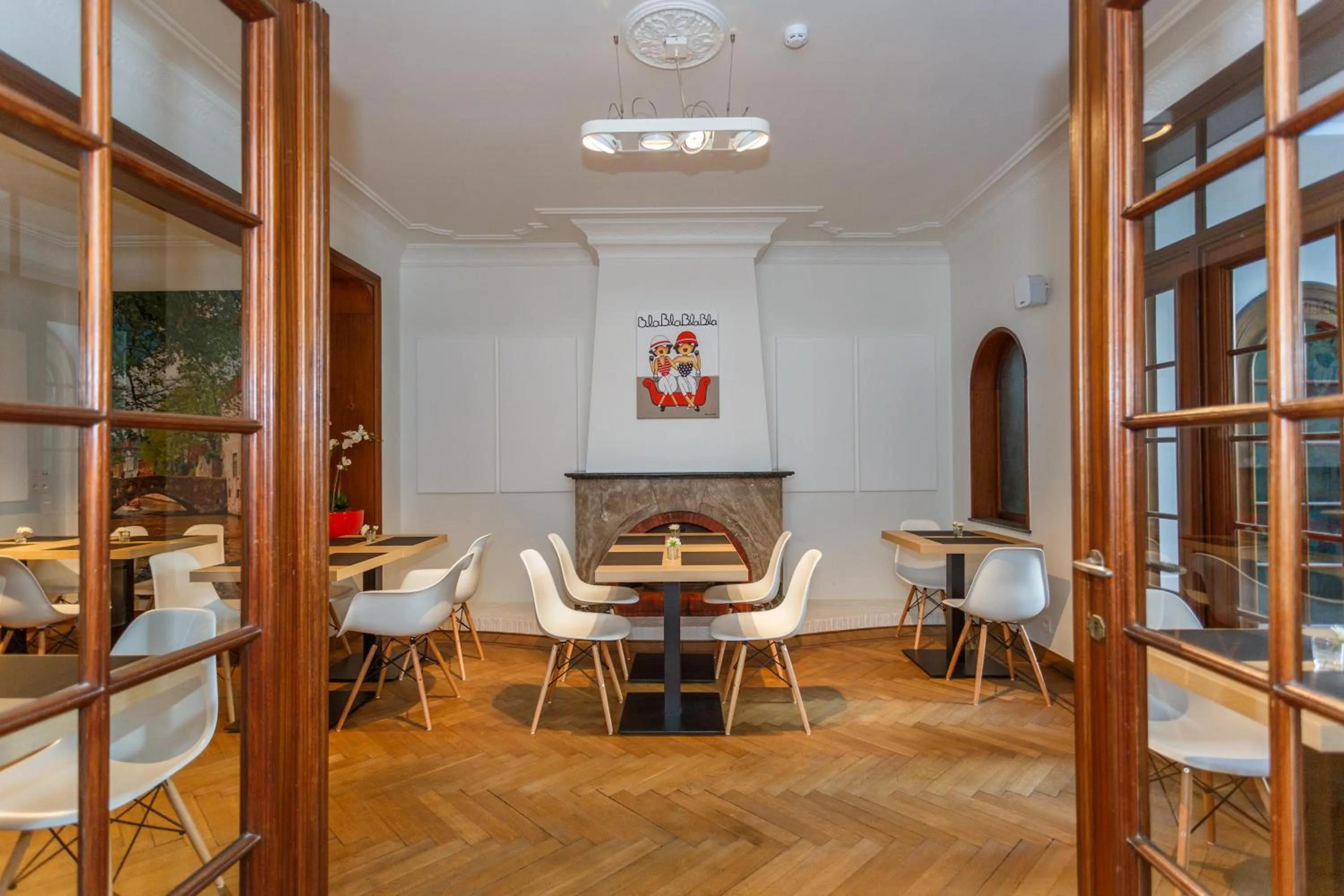 Restaurant/places to eat in Hotel Bla Bla