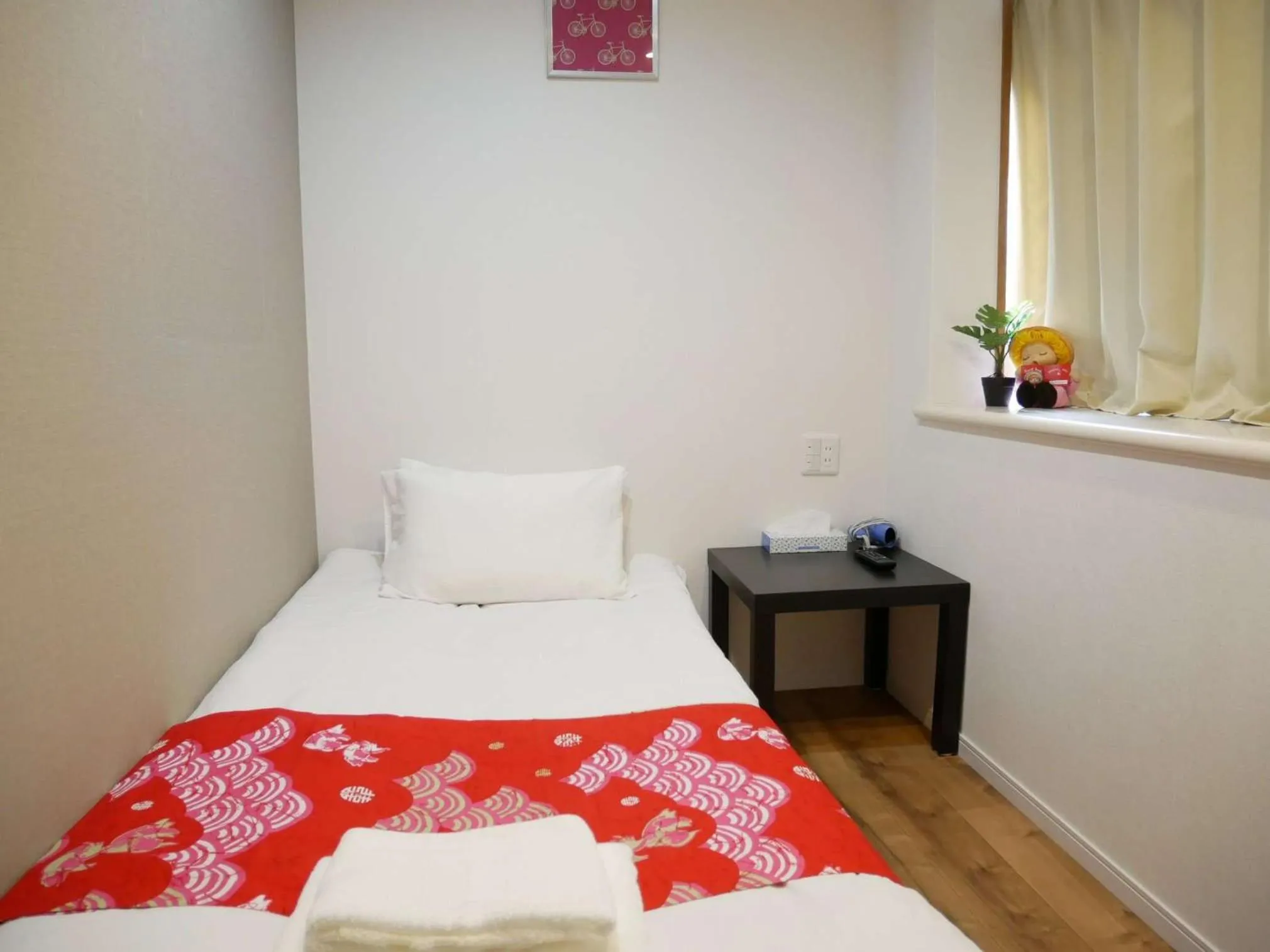 Bed in Tokyo shinjukutei Hotel Asahi gruop 東京新宿亭ホテル