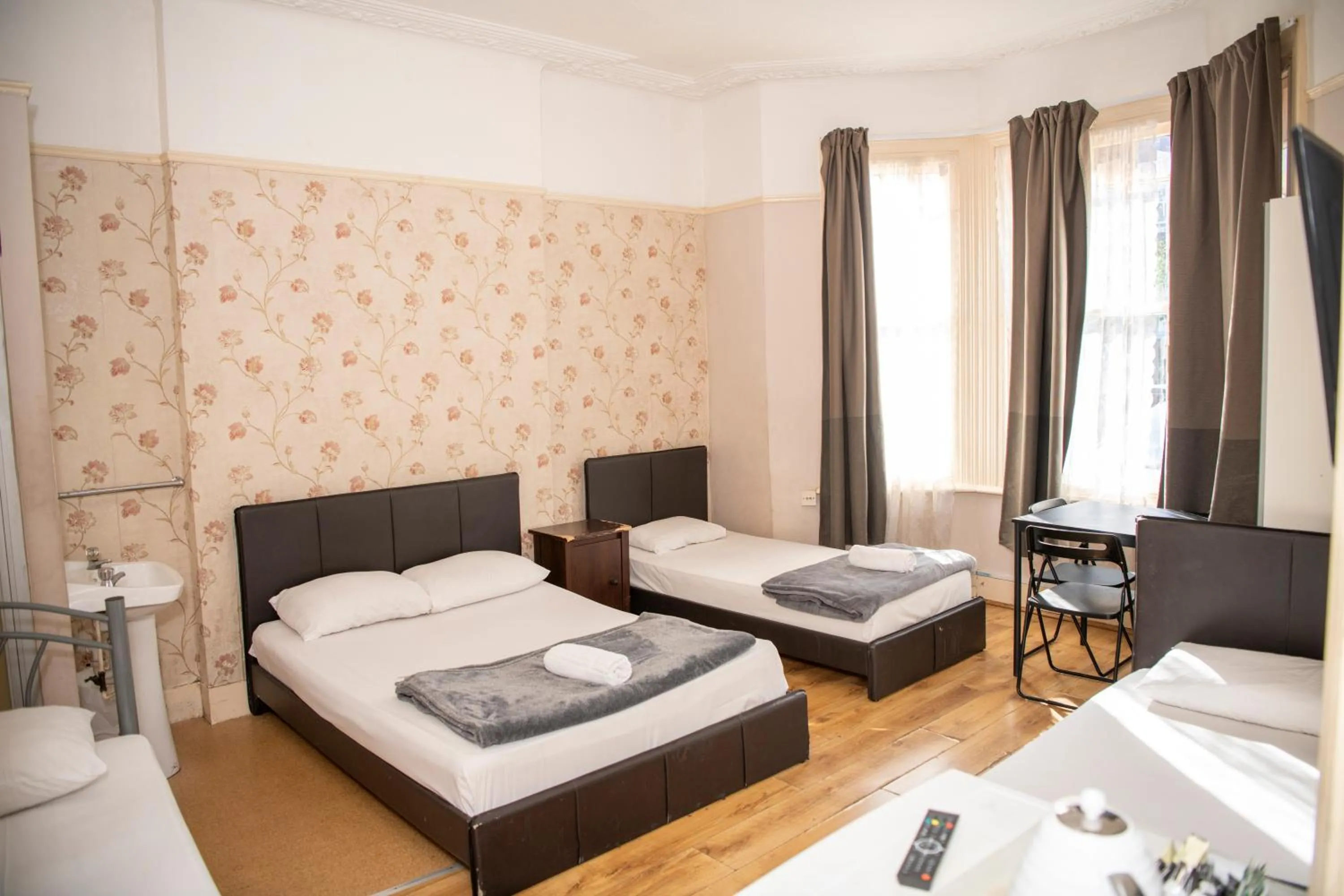 Bed in The Crystal Lodge Hotel