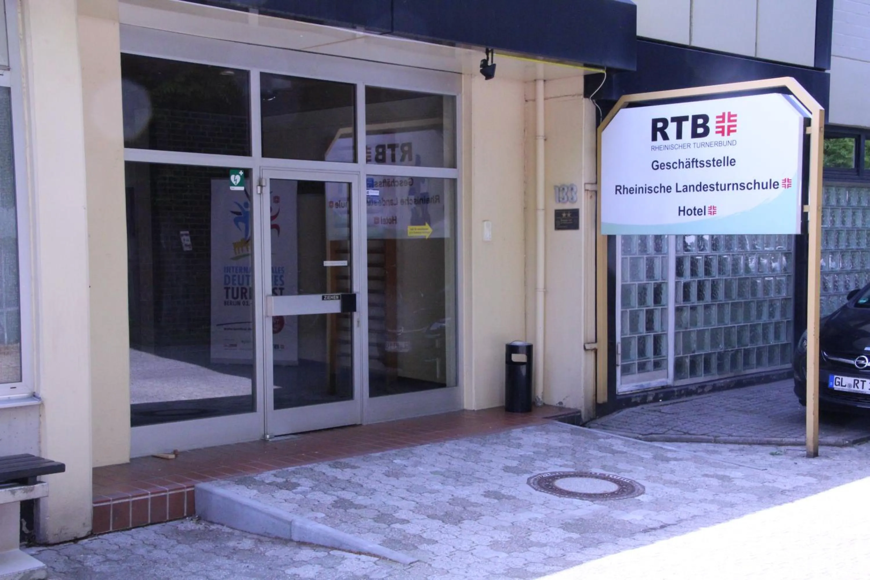 Facade/entrance in RTB-Hotel - Sportschule