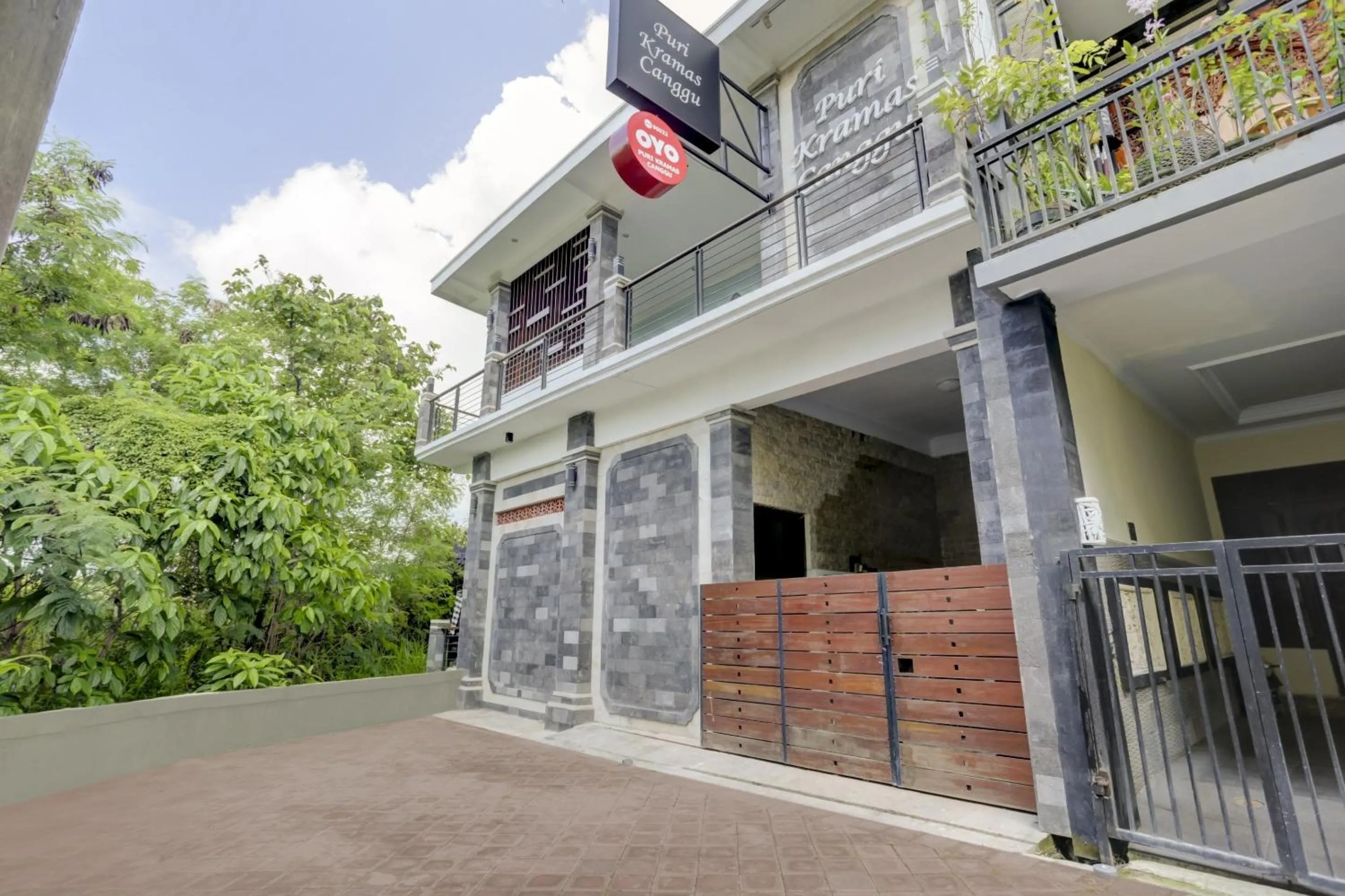 Facade/entrance in OYO Puri Kramas Canggu