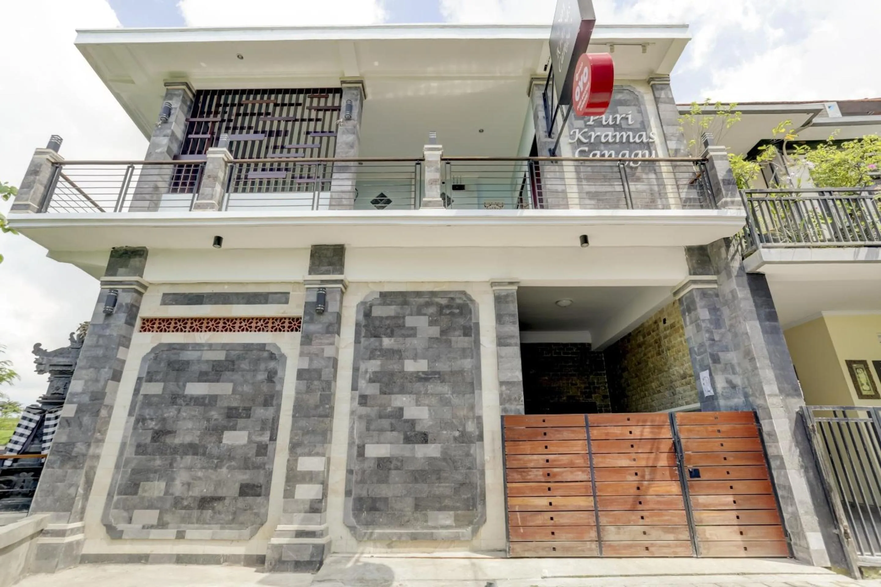 Facade/entrance in OYO Puri Kramas Canggu