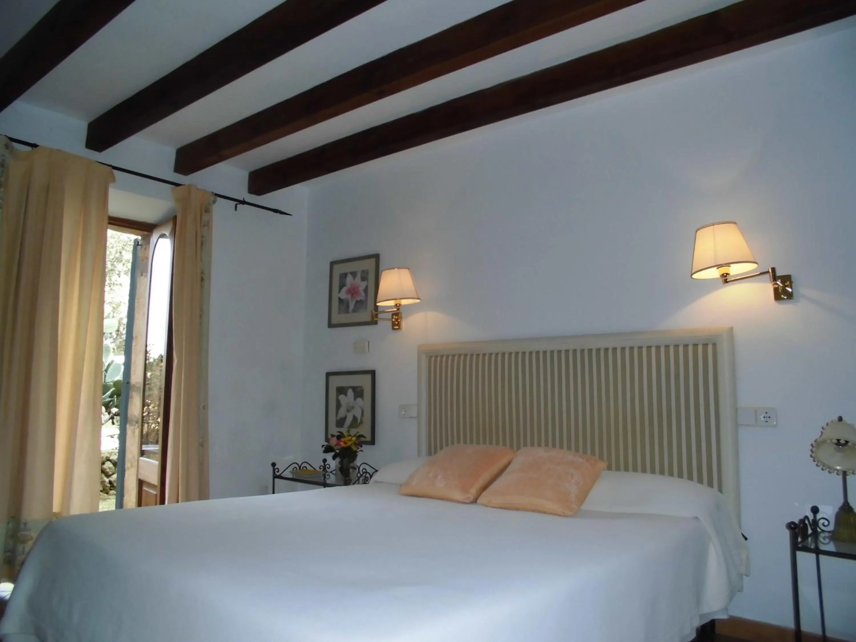 Photo of the whole room, Bed in Agroturismo Na Set Centes - Adults Only