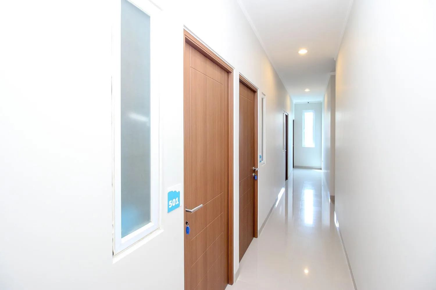 RedDoorz Plus near Soekarno Hatta Airport Taman Mahkota