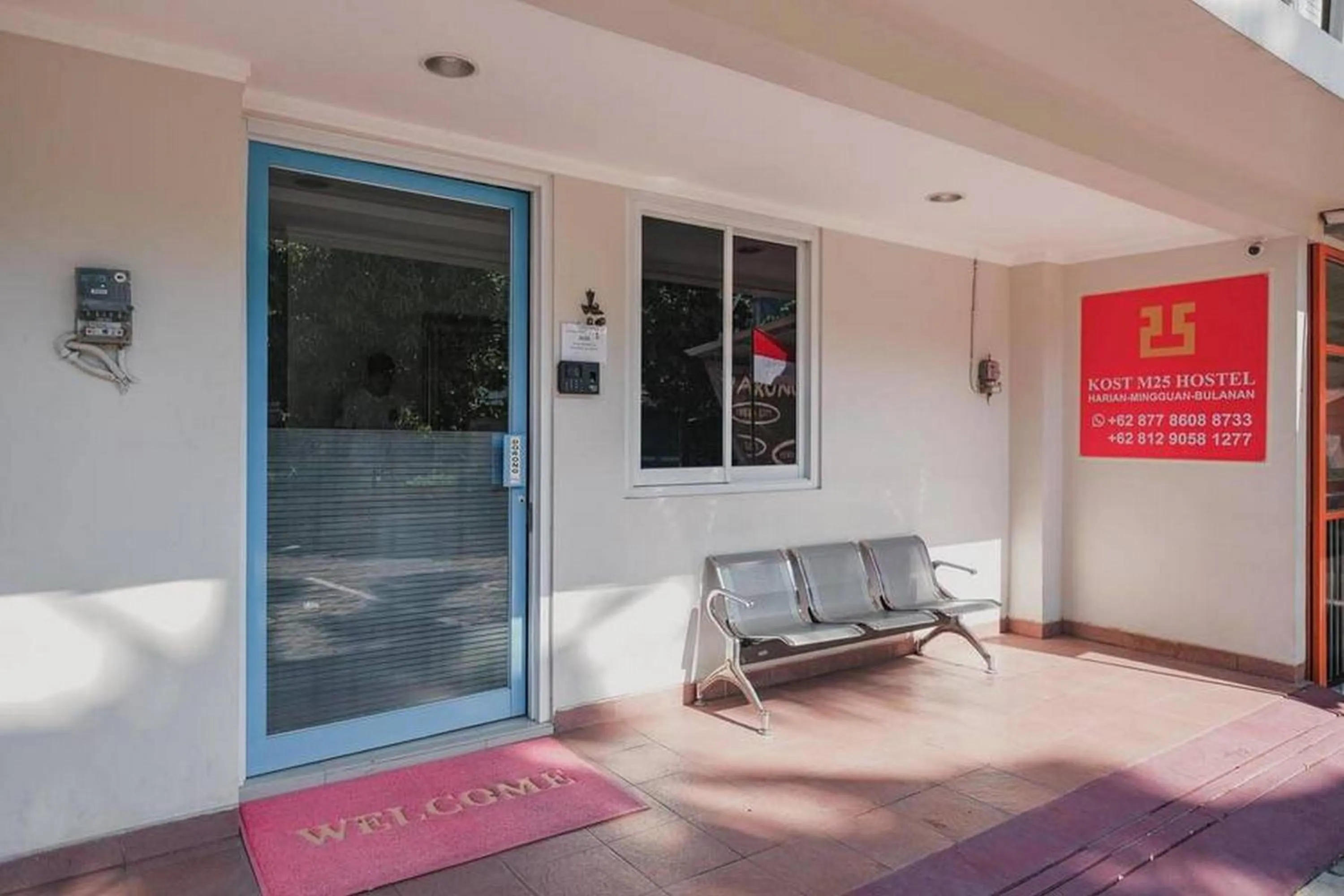 RedDoorz Plus near Soekarno Hatta Airport Taman Mahkota