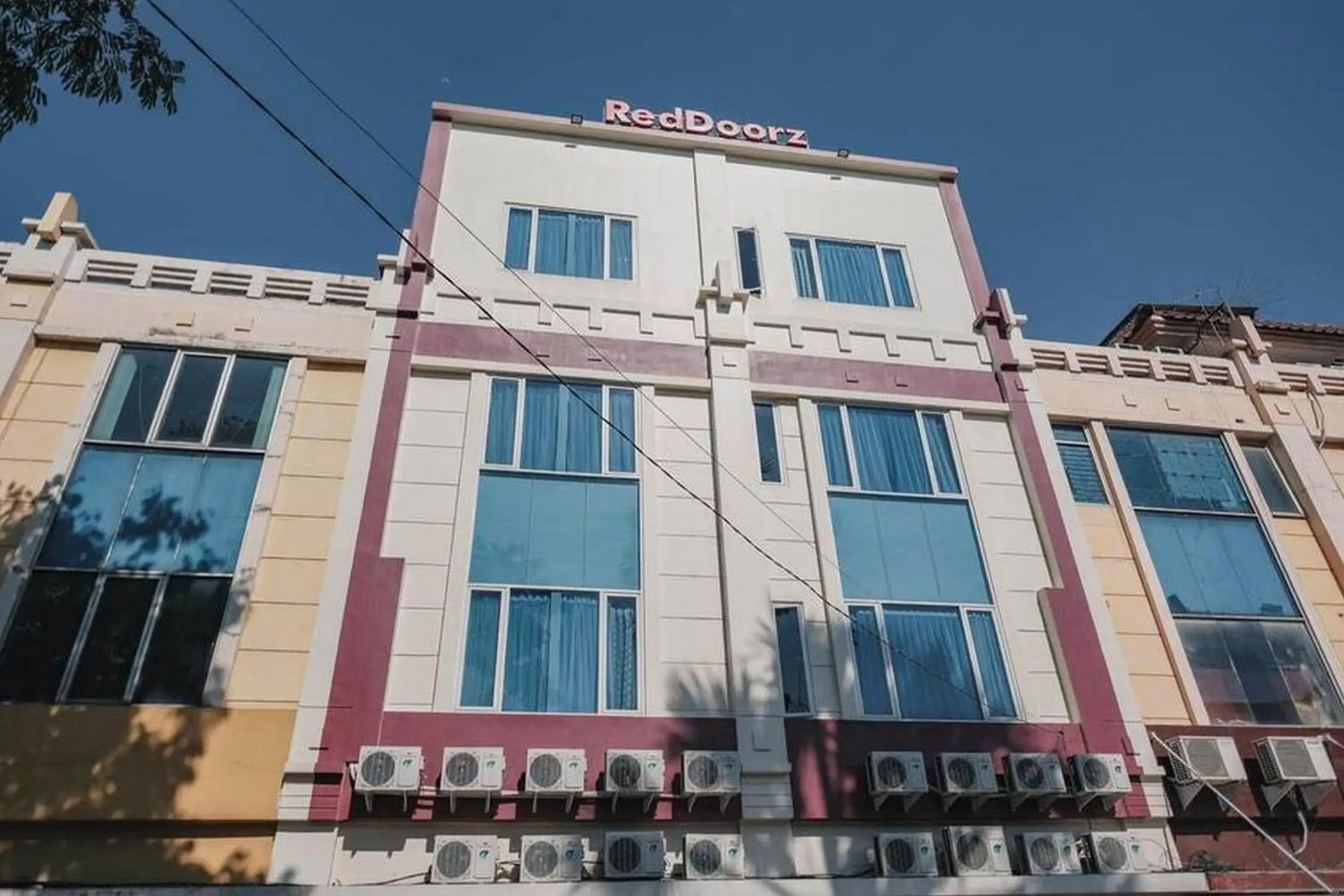 RedDoorz Plus near Soekarno Hatta Airport Taman Mahkota RedDoorz Plus near Soekarno Hatta Airport Taman Mahkota