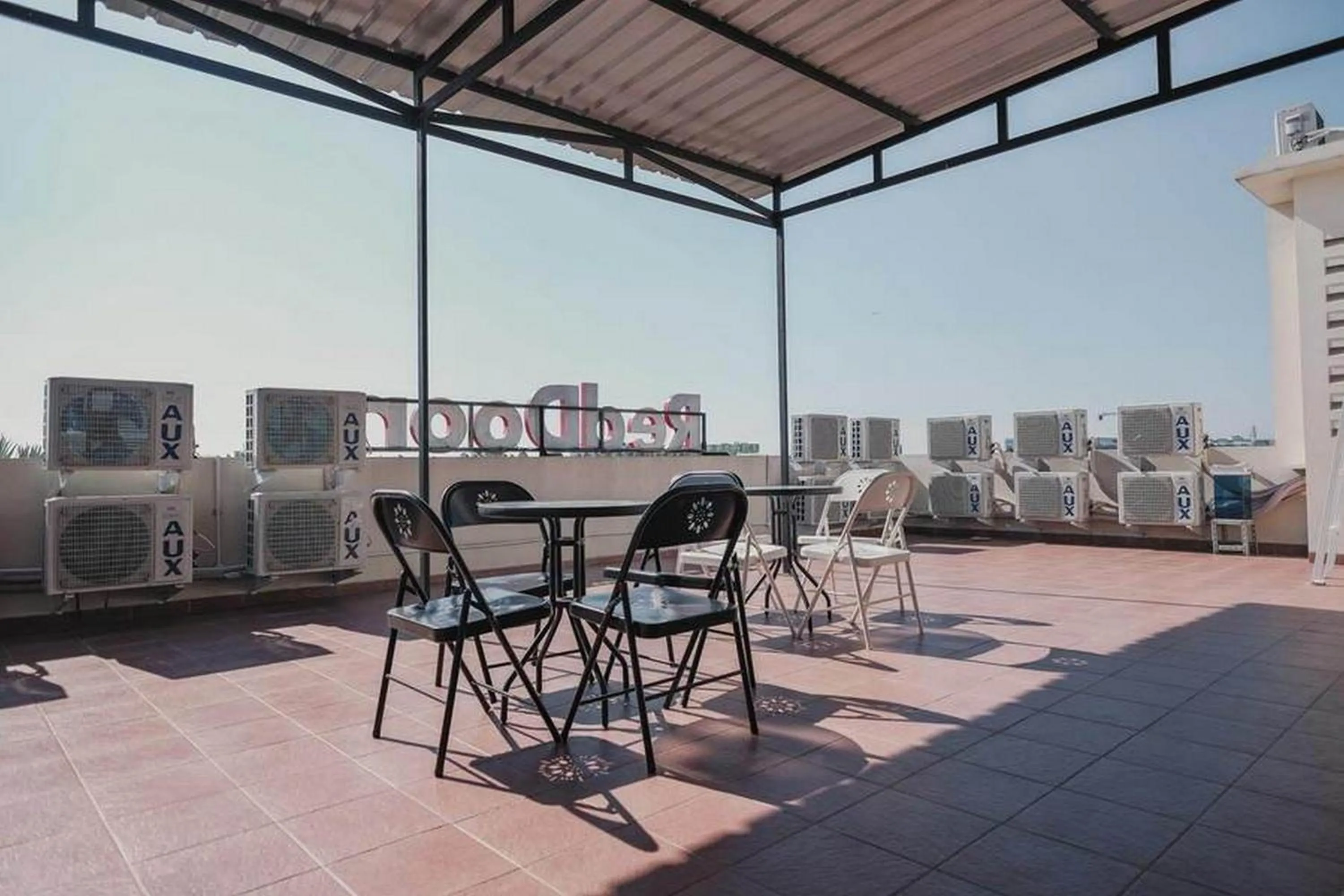 RedDoorz Plus near Soekarno Hatta Airport Taman Mahkota