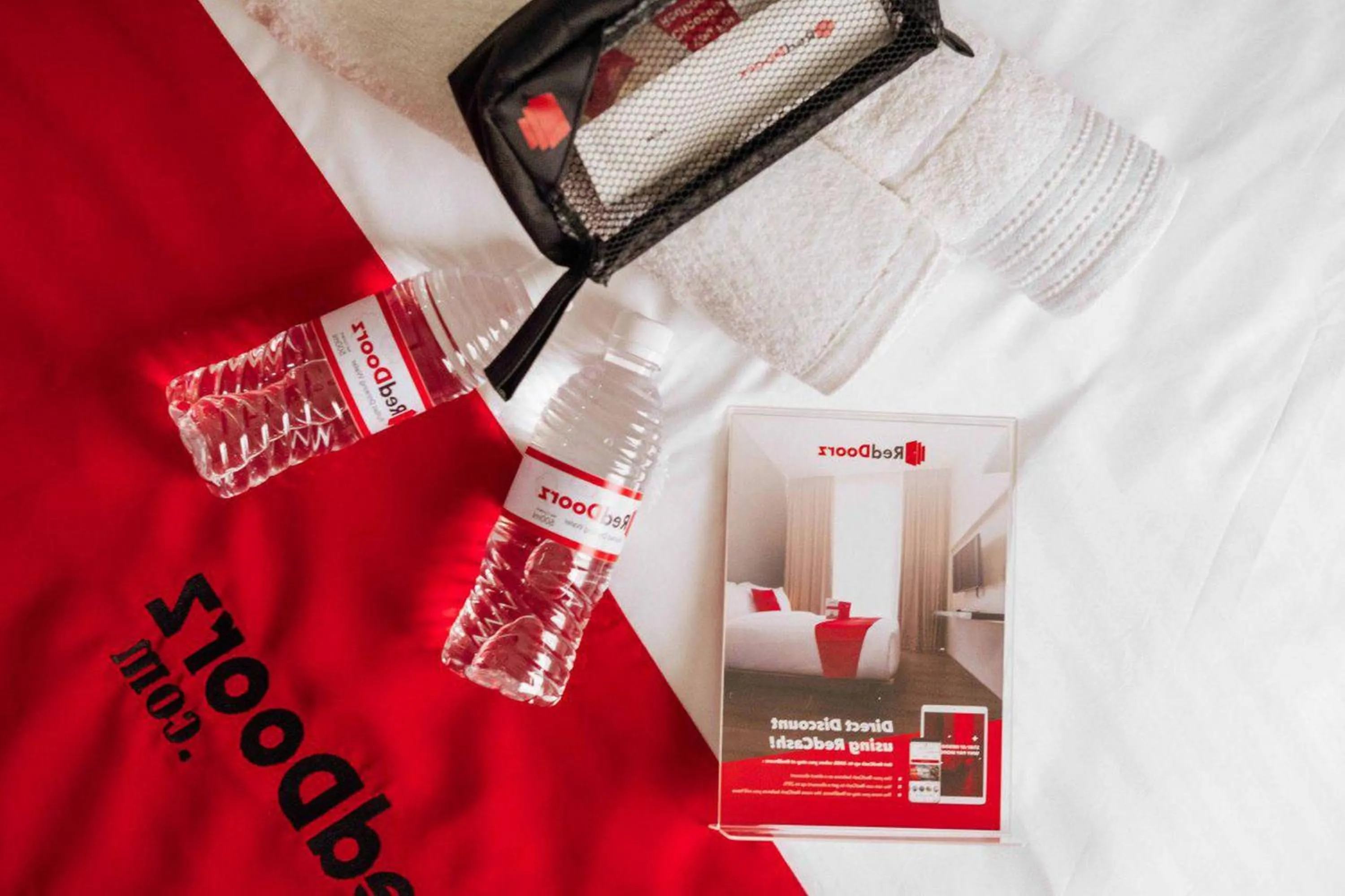 RedDoorz Plus near Soekarno Hatta Airport Taman Mahkota