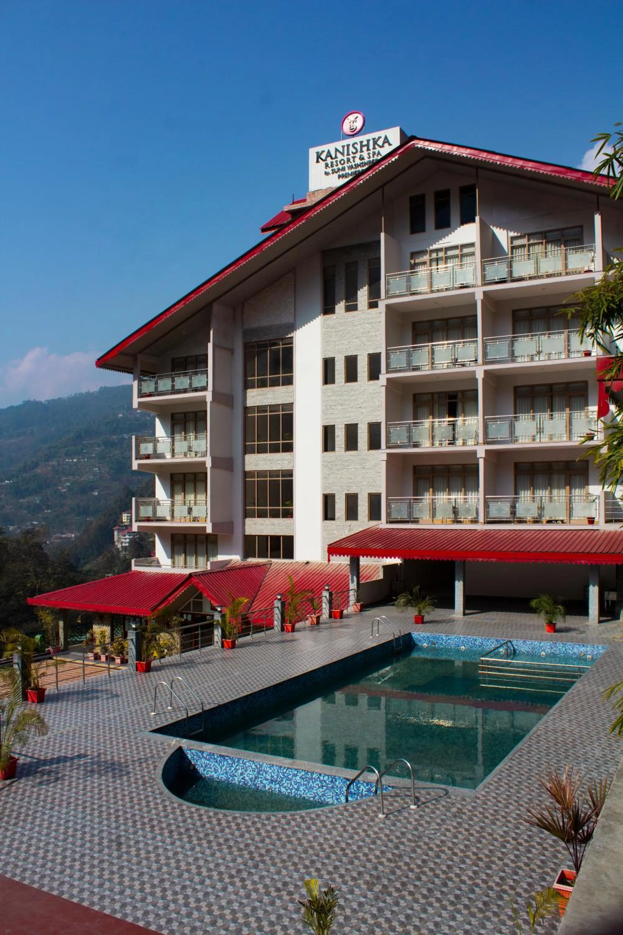 Swimming pool in Yashshree Kanishka