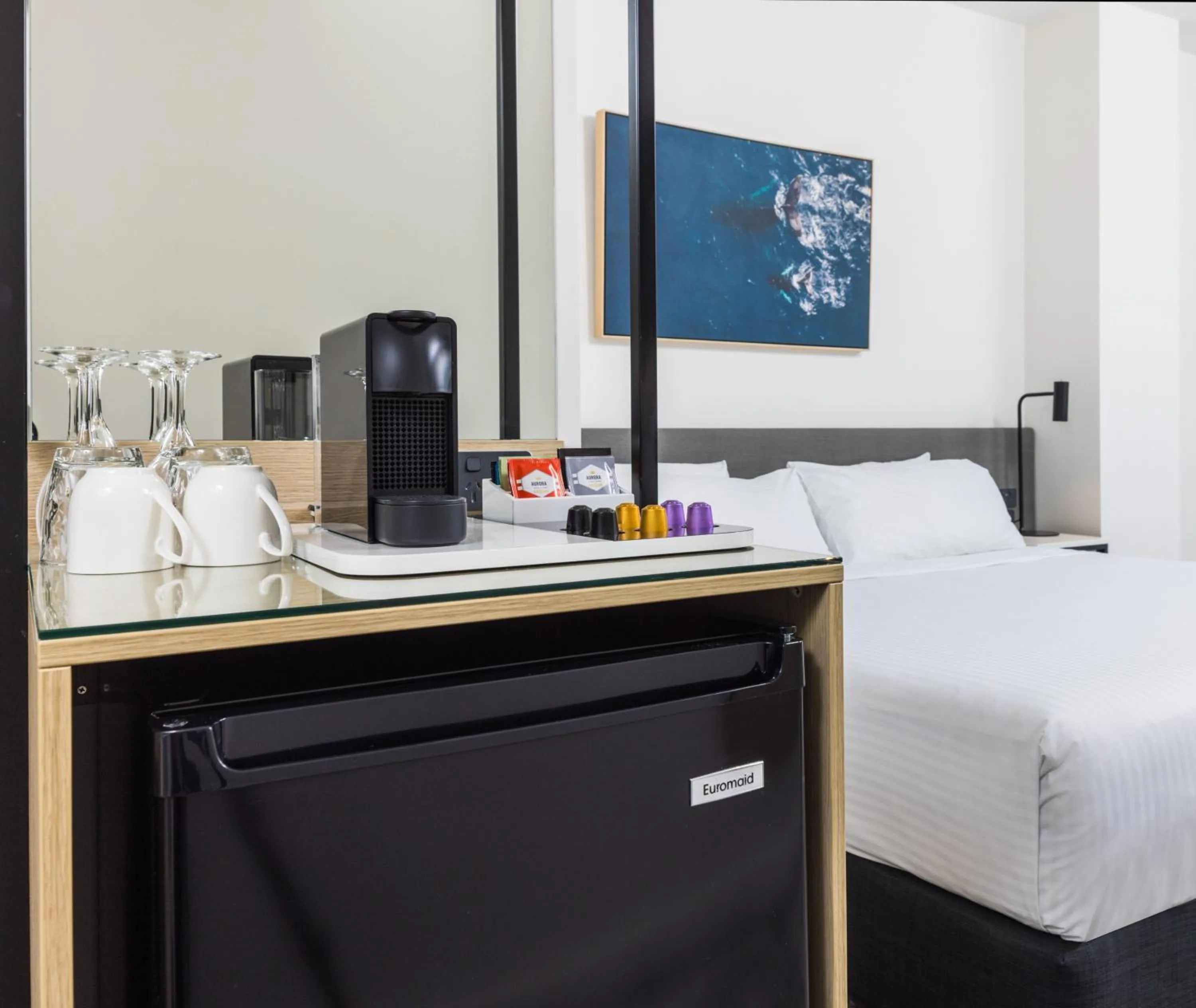 Bedroom, Bed in Oaks Cairns Hotel