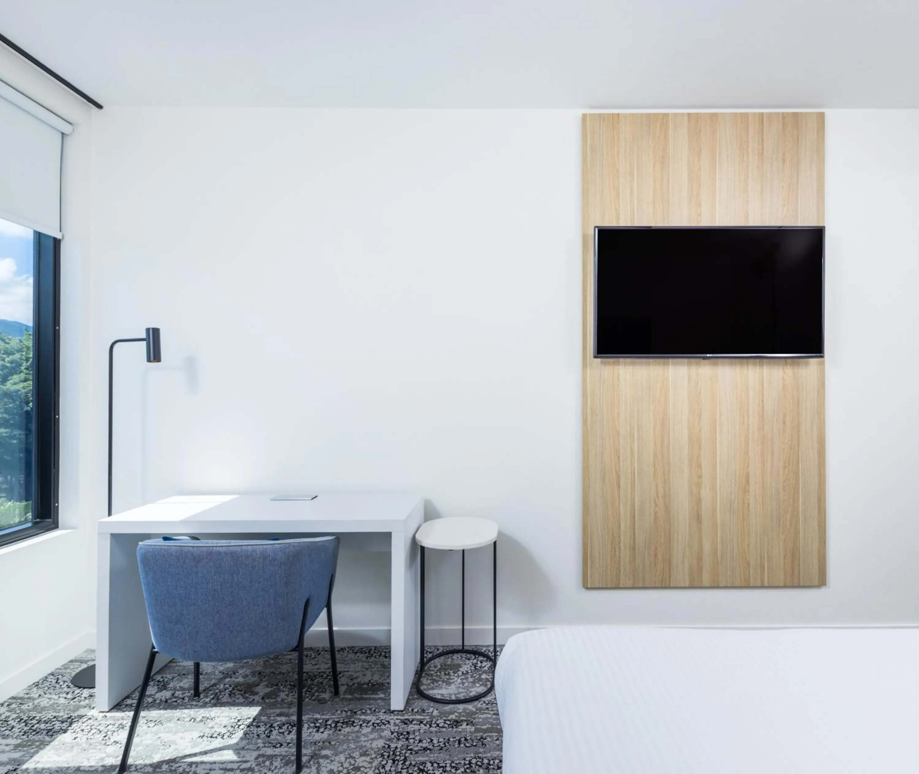 Bedroom in Oaks Cairns Hotel