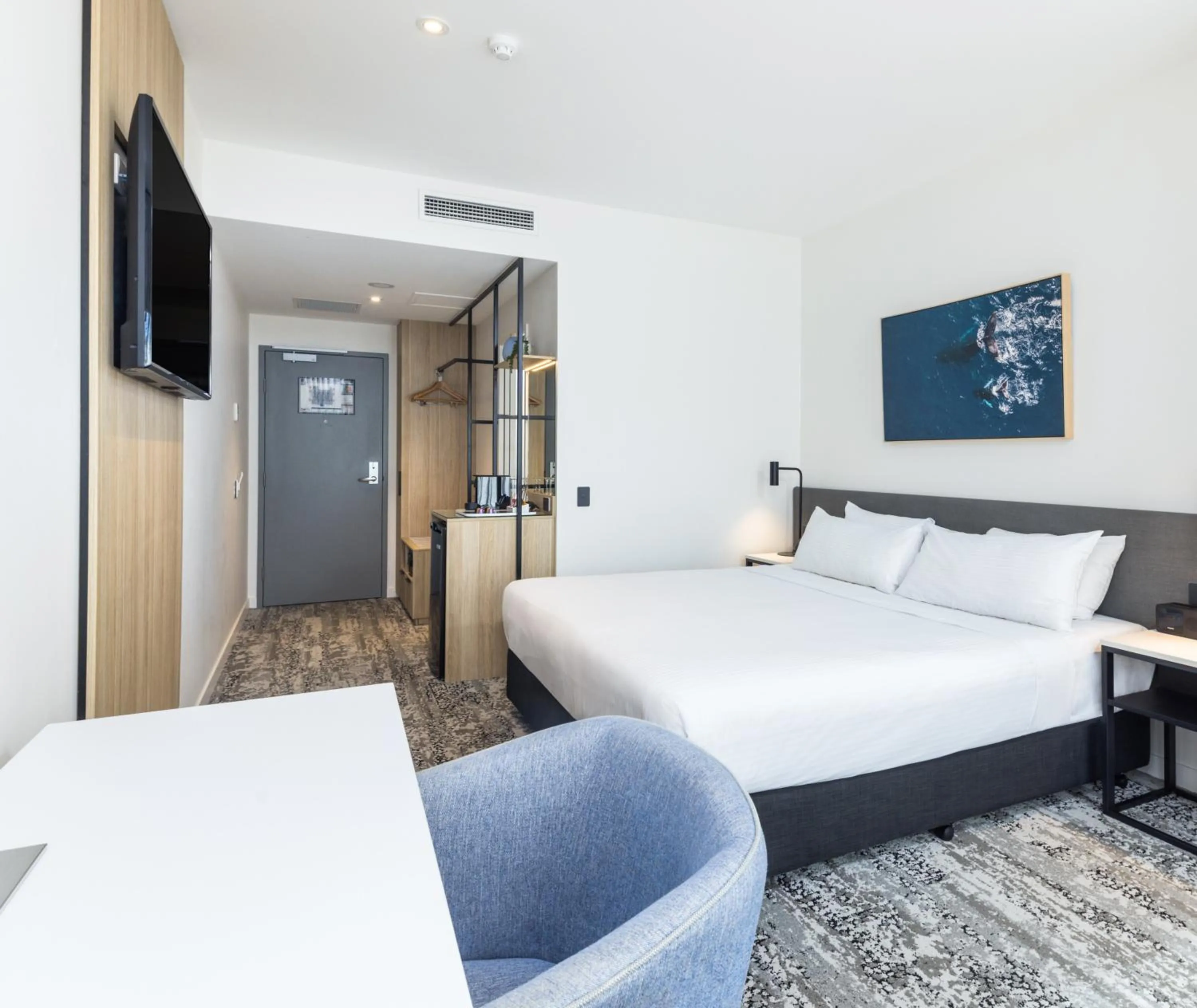 Bed in Oaks Cairns Hotel