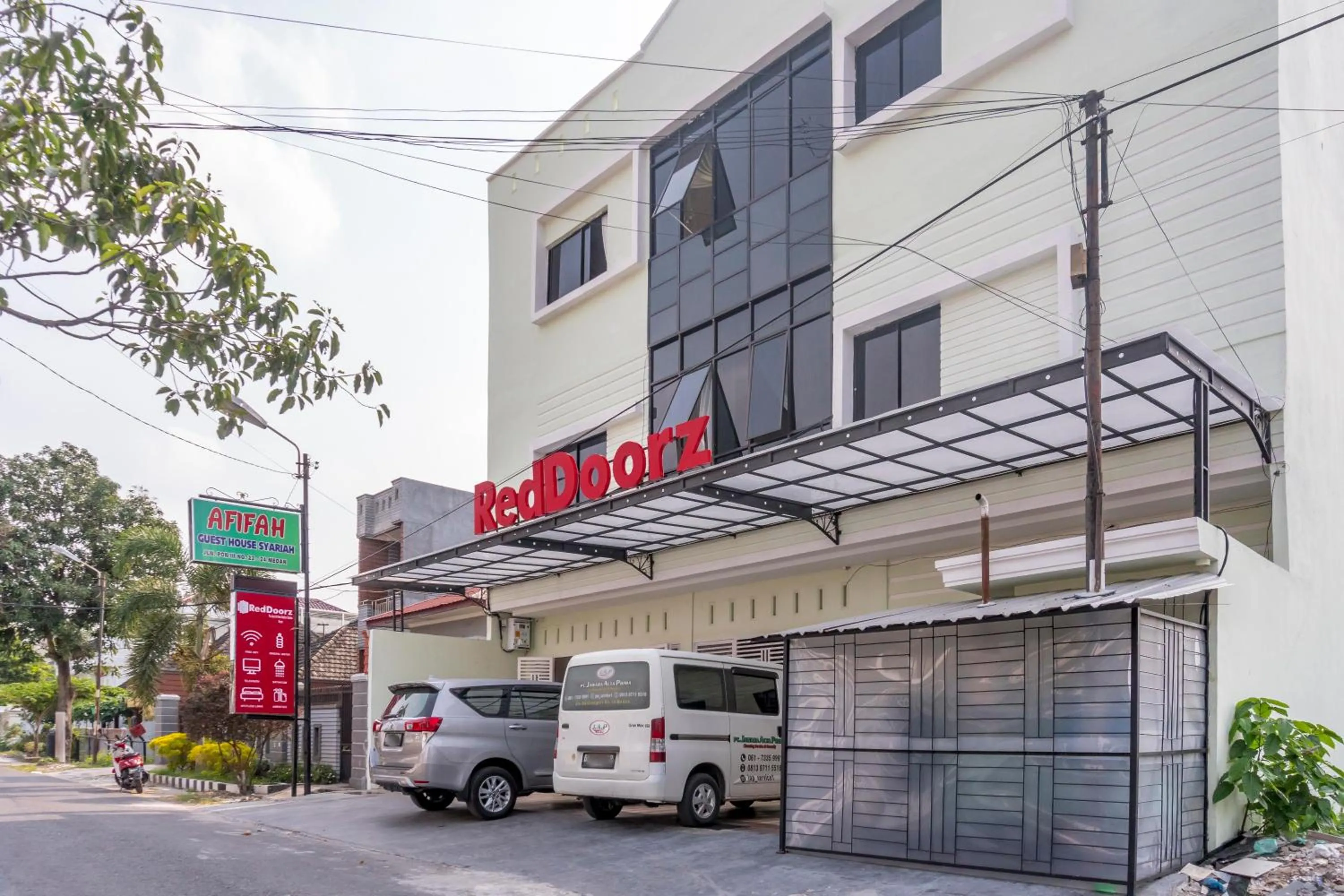 Facade/entrance in RedDoorz Syariah near Stadion Teladan Medan