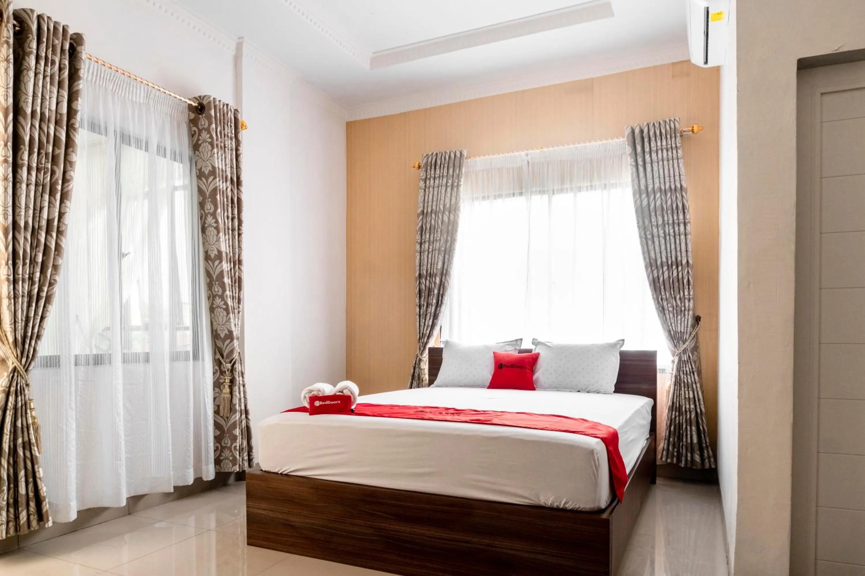 Bed in RedDoorz Syariah near Stadion Teladan Medan