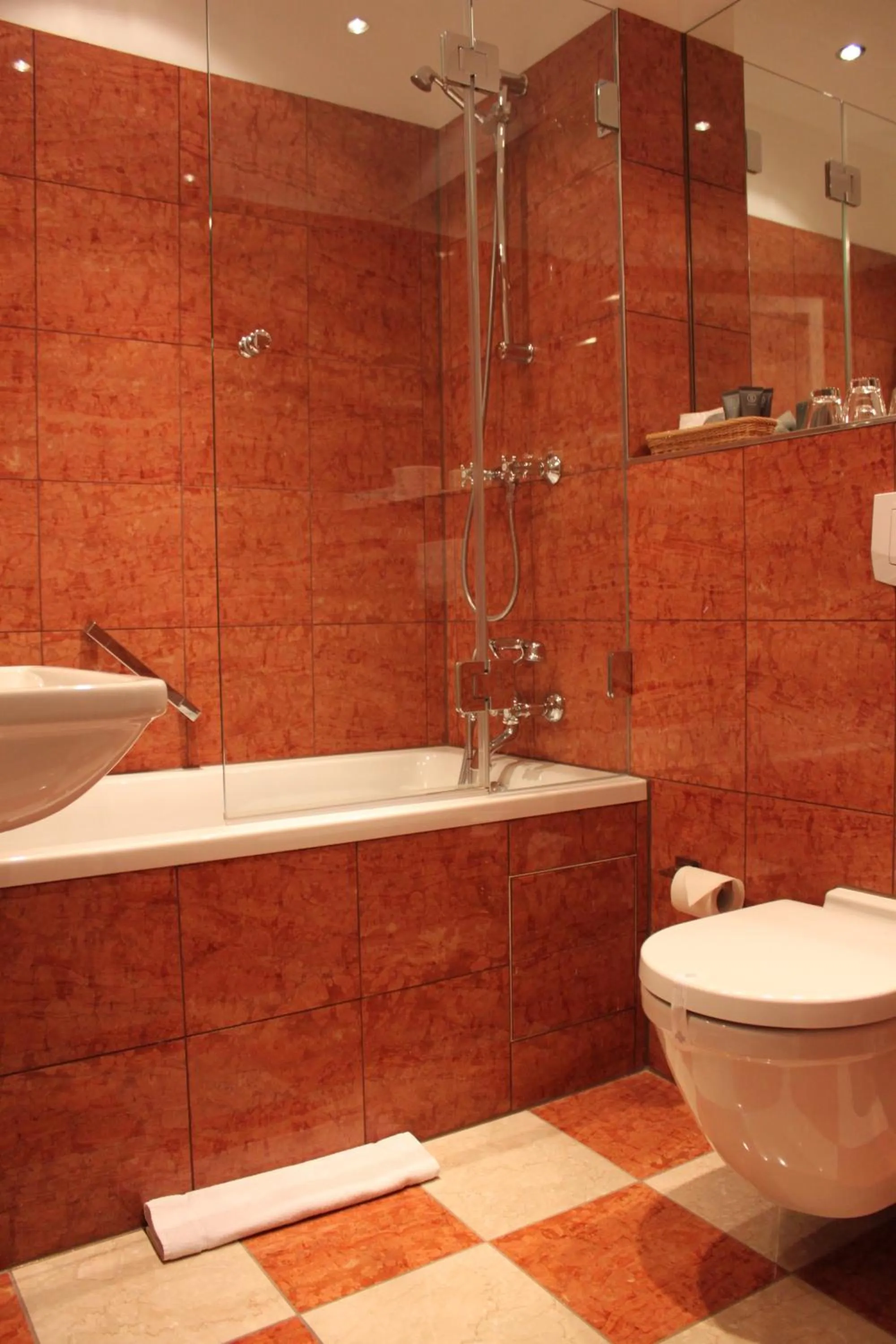 Bathroom in Hotel Deutscher Kaiser