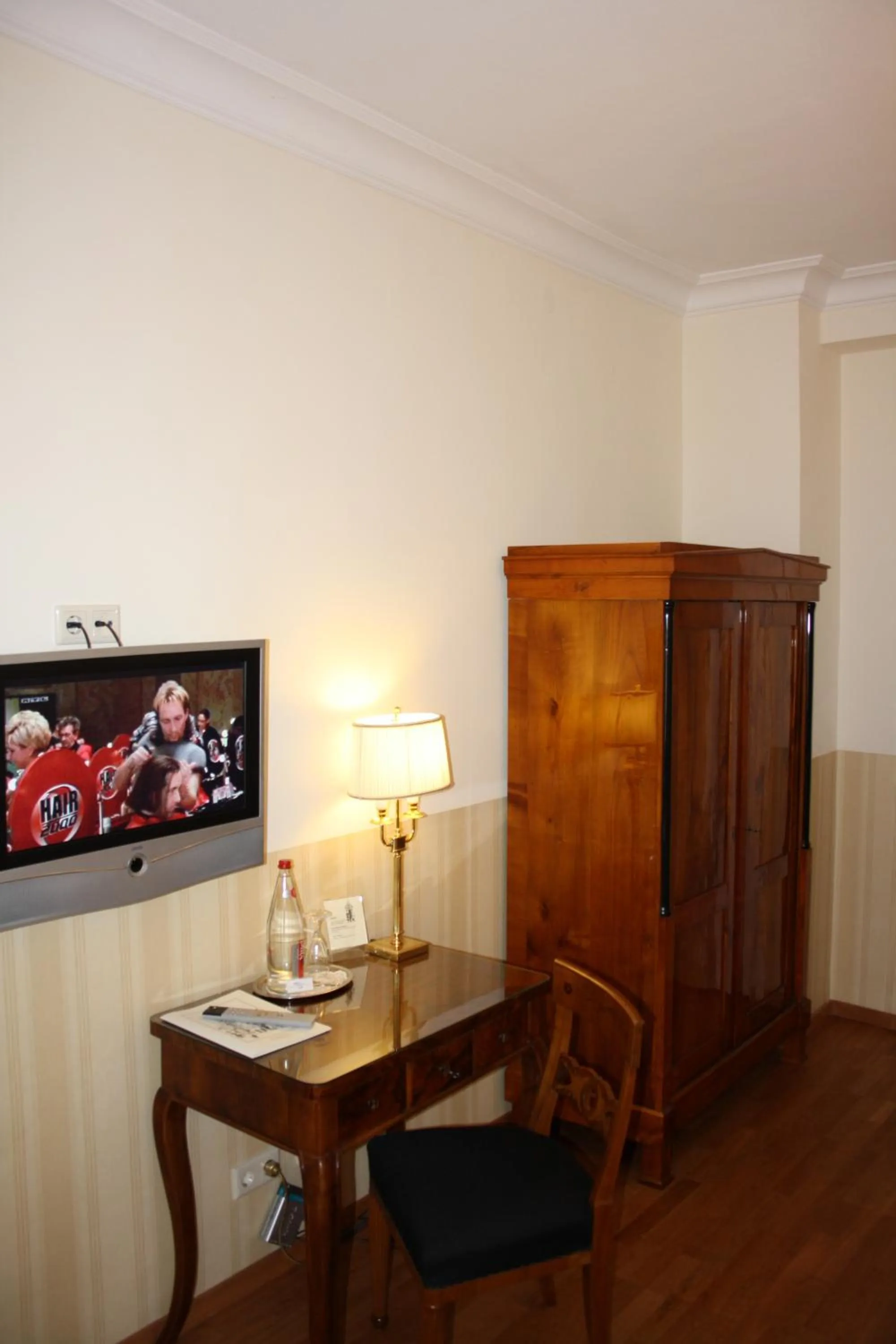 Photo of the whole room in Hotel Deutscher Kaiser