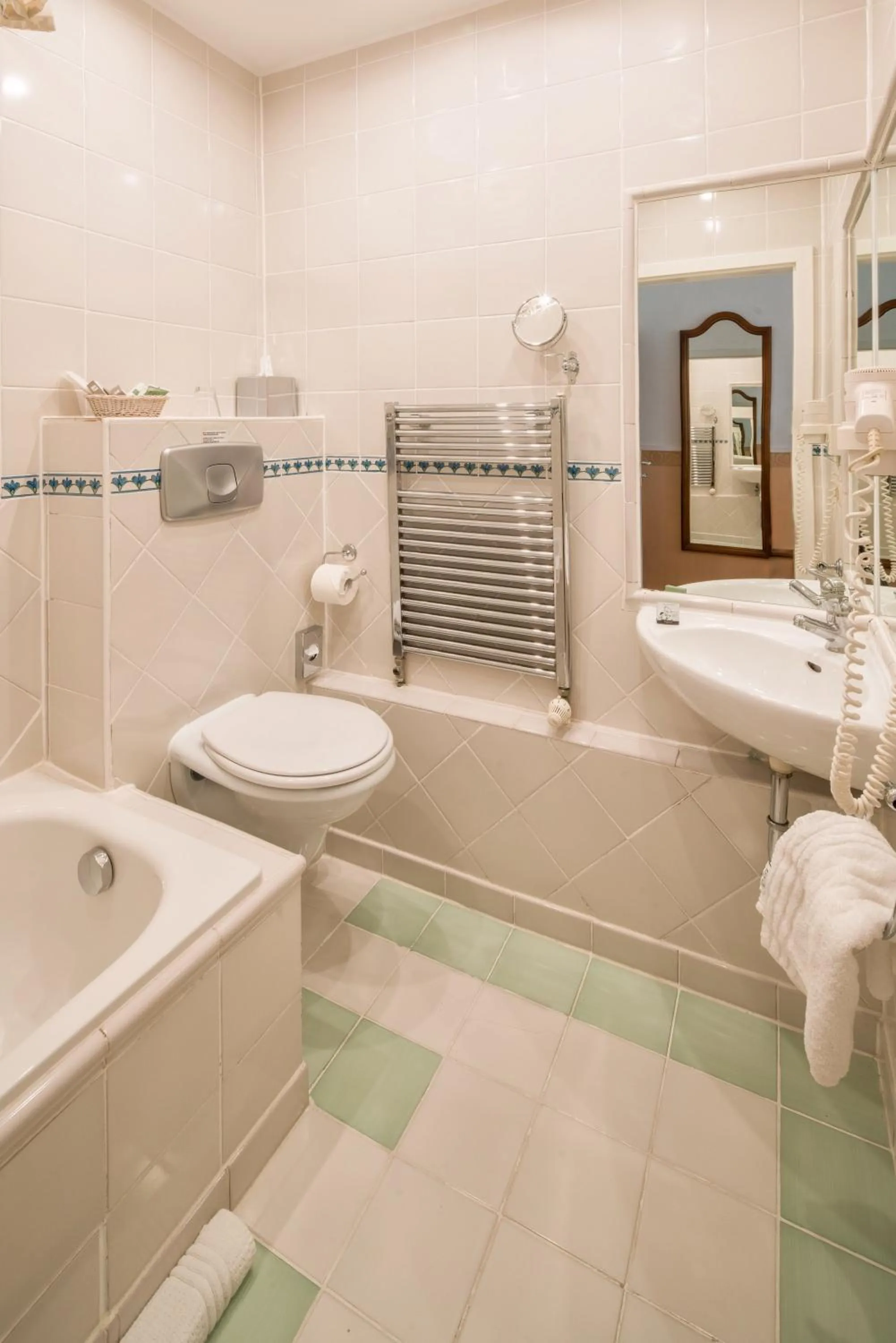 Bathroom in Hotel Deutscher Kaiser