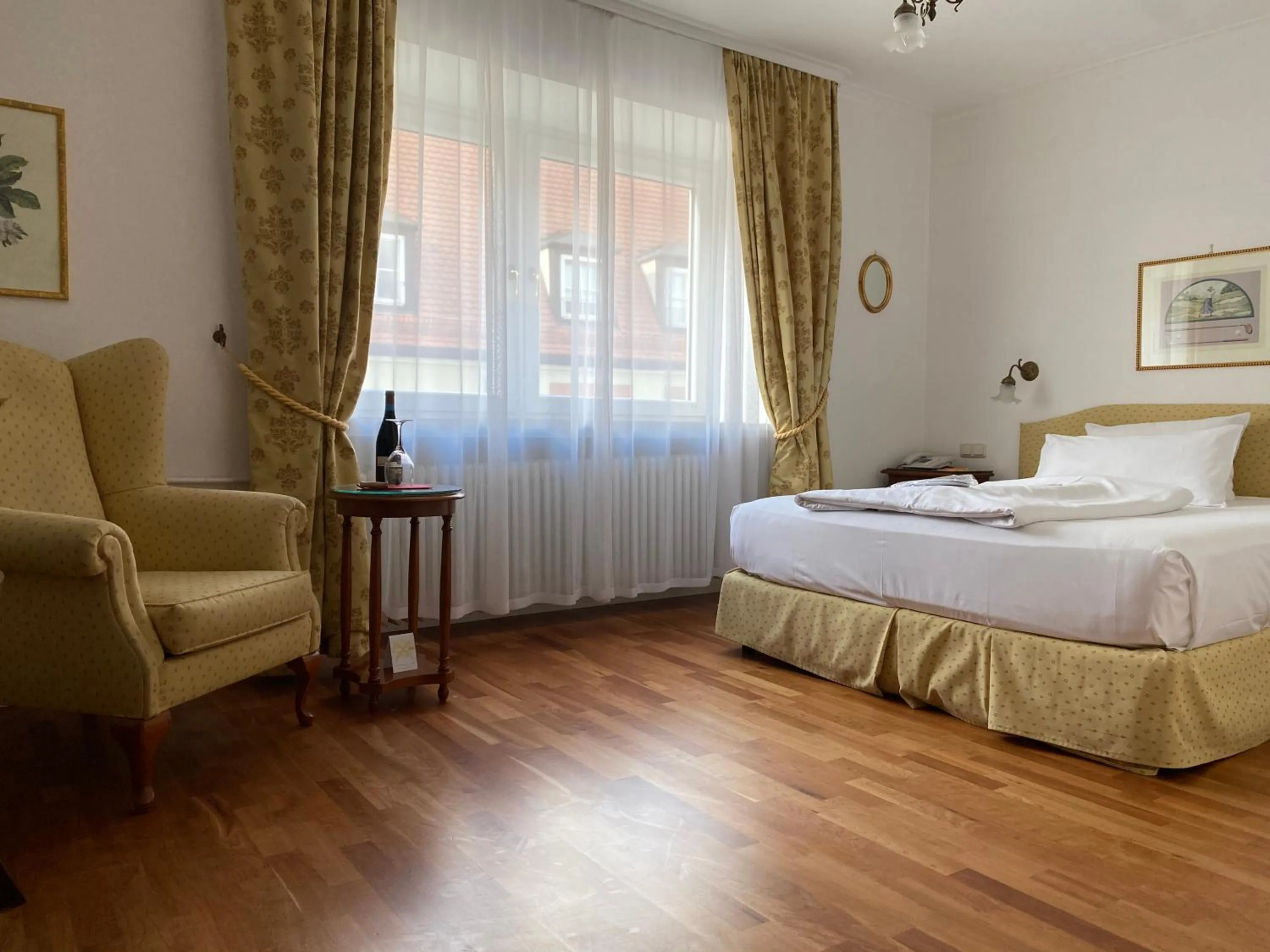 Bed in Hotel Deutscher Kaiser