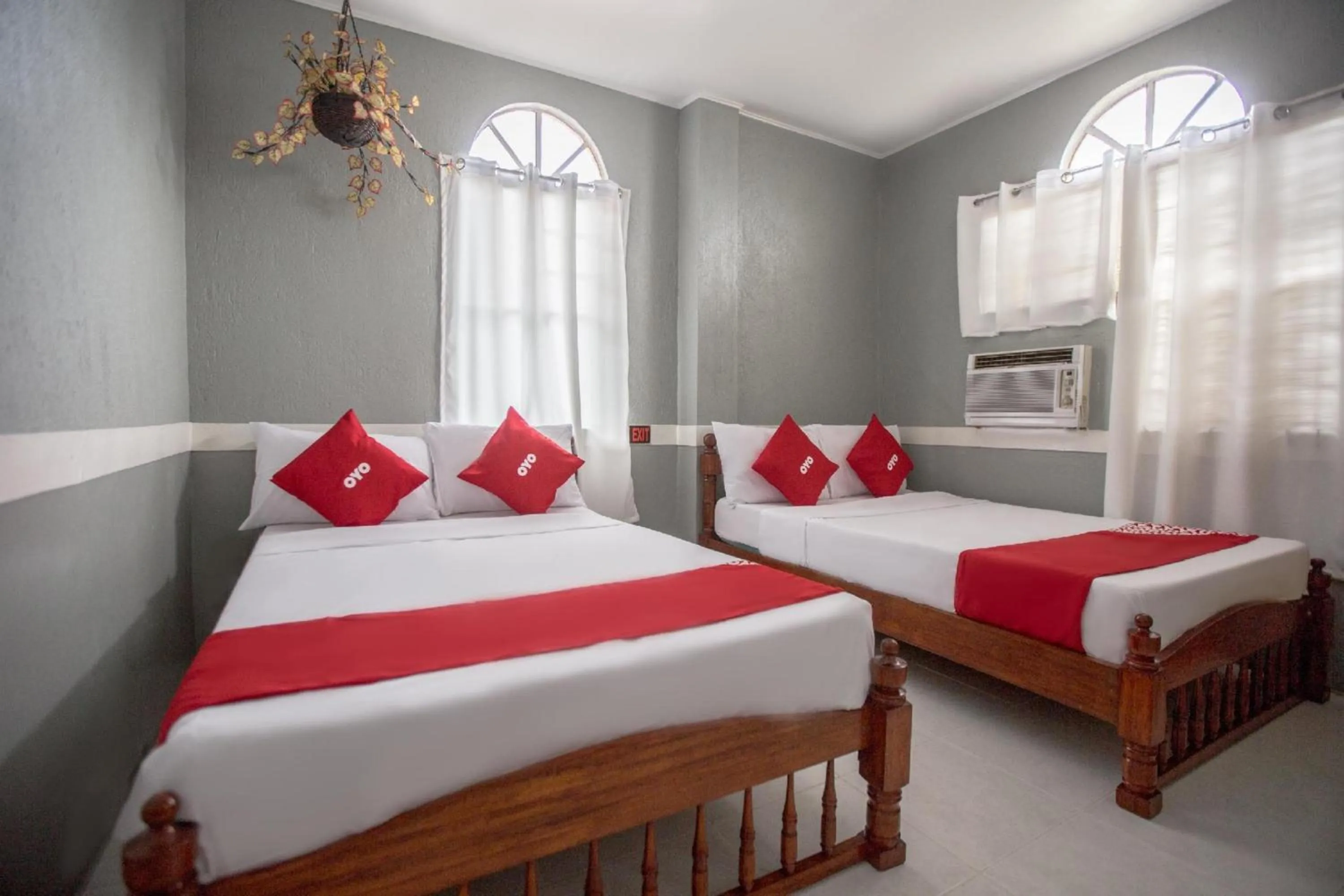 Photo of the whole room, Bed in OYO 588 Sunrock Resort