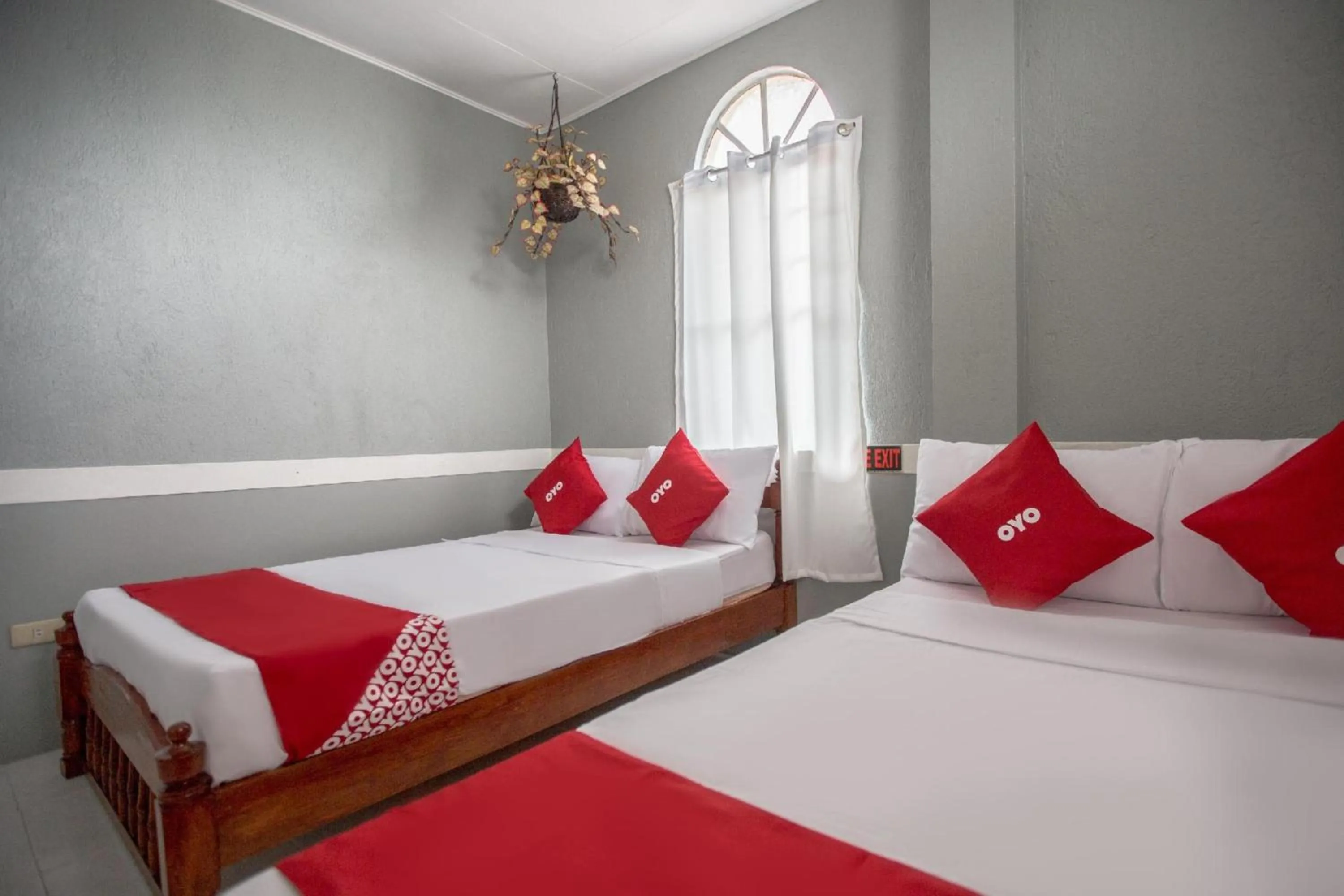 Bedroom, Bed in OYO 588 Sunrock Resort