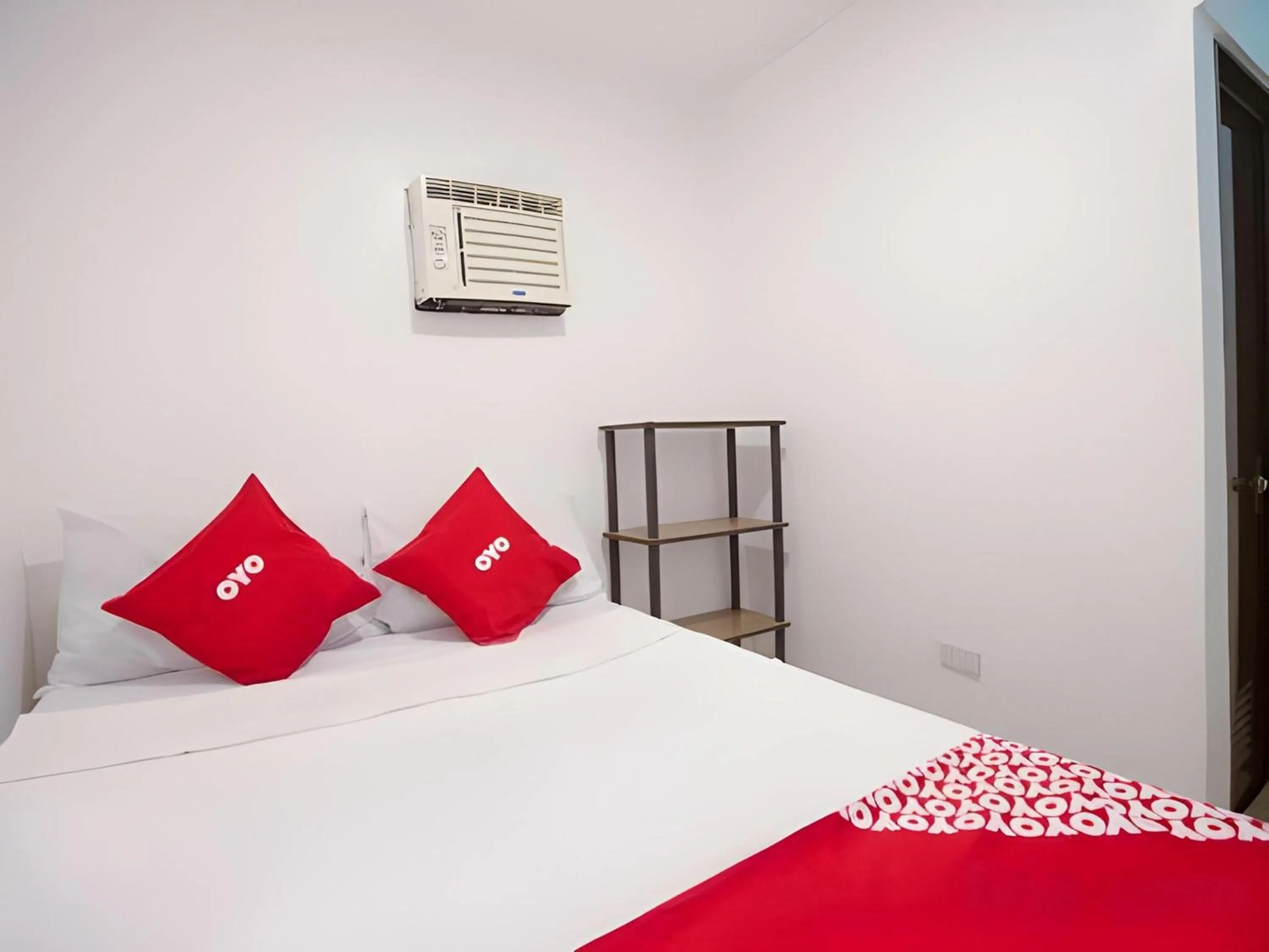 Photo of the whole room, Bed in OYO 588 Sunrock Resort