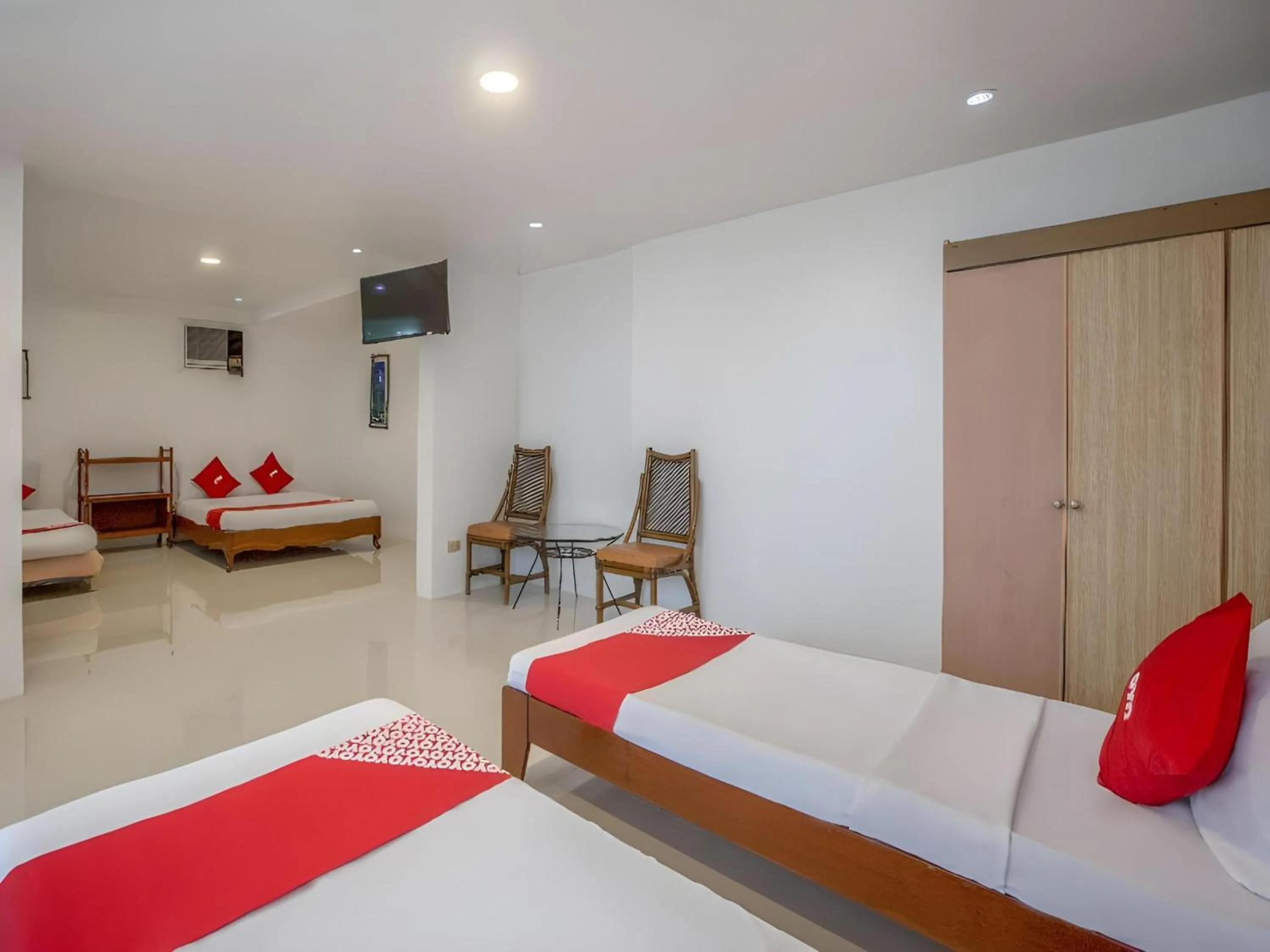 Photo of the whole room, Bed in OYO 588 Sunrock Resort