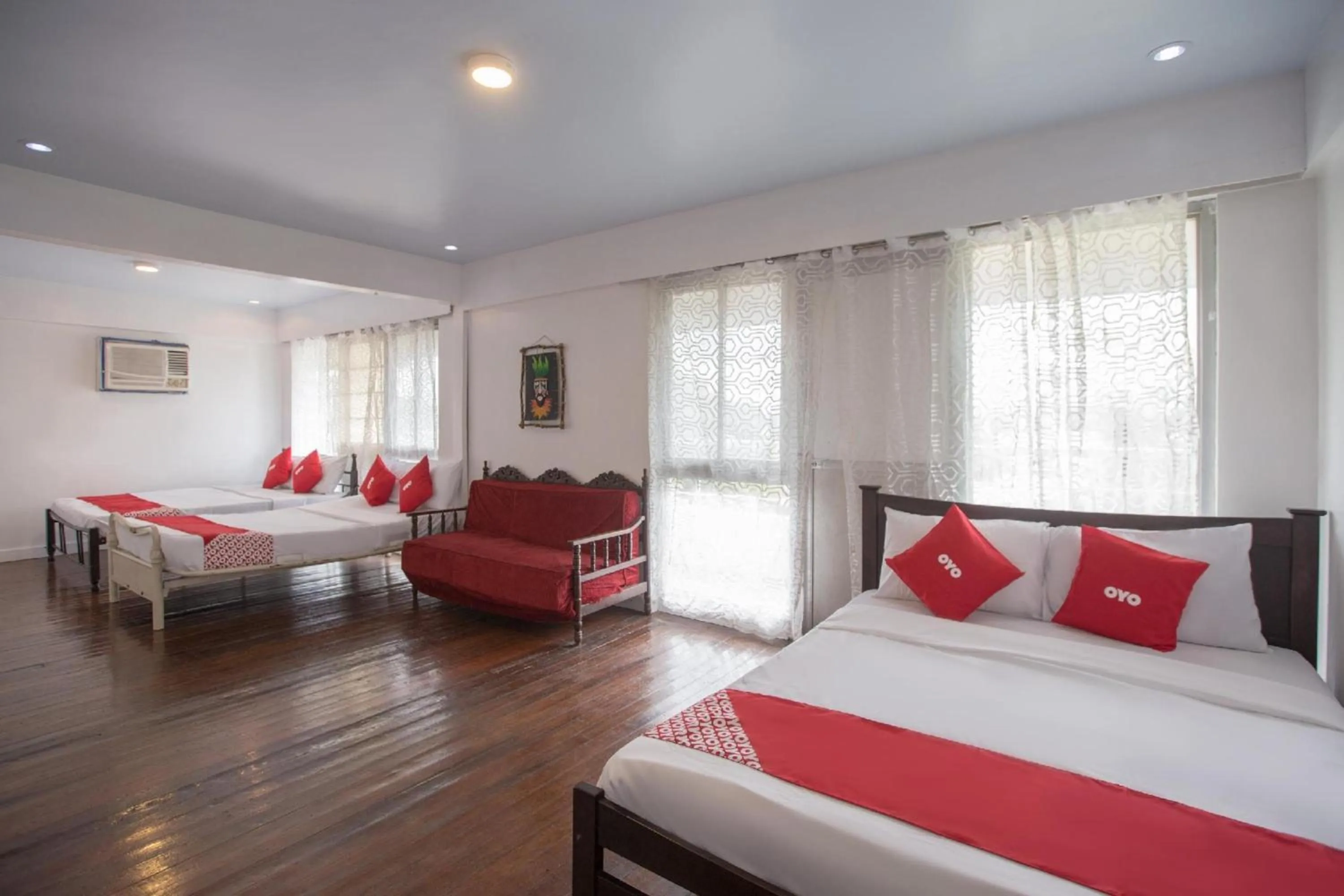 Bedroom, Bed in OYO 588 Sunrock Resort