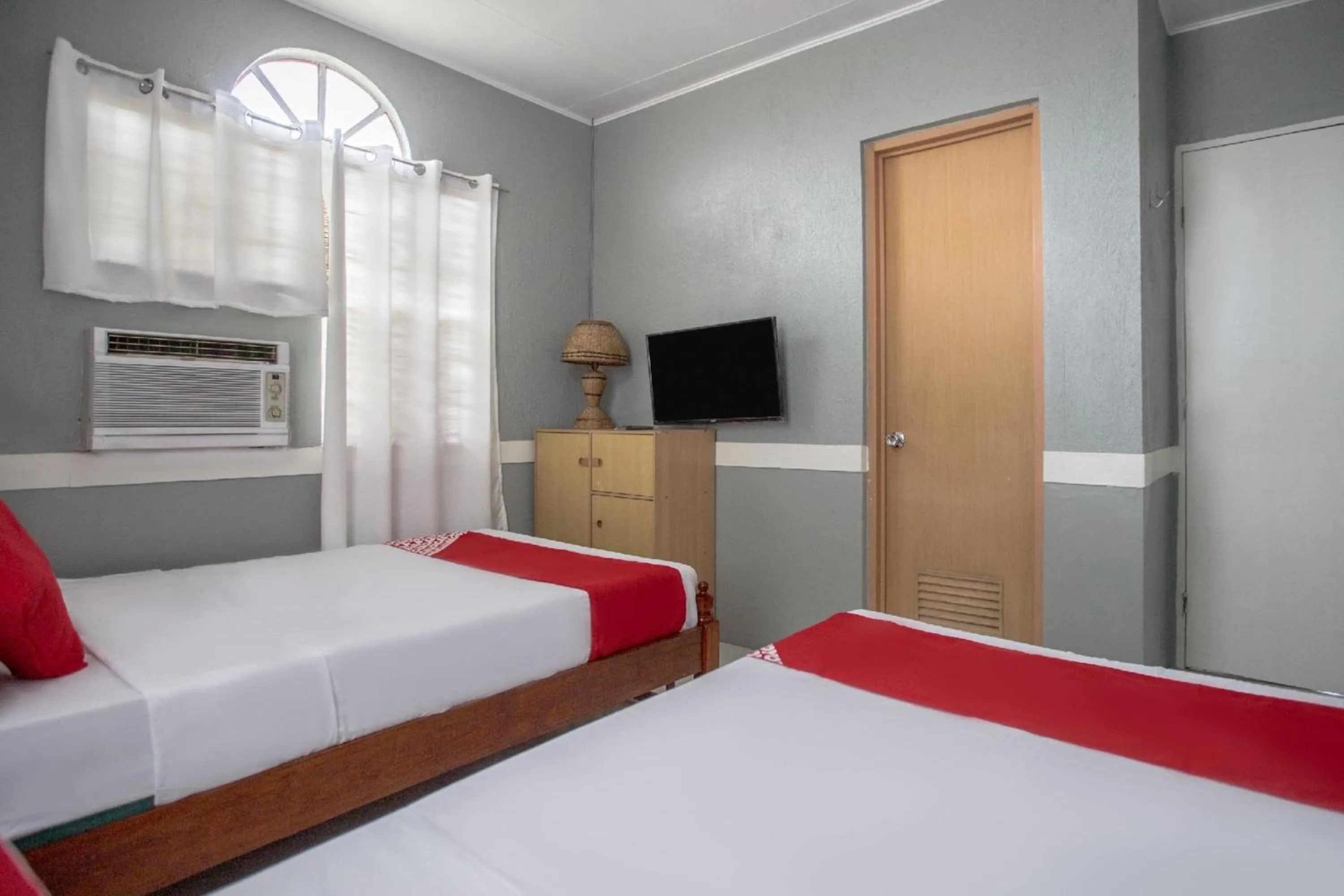 Bedroom, Bed in OYO 588 Sunrock Resort