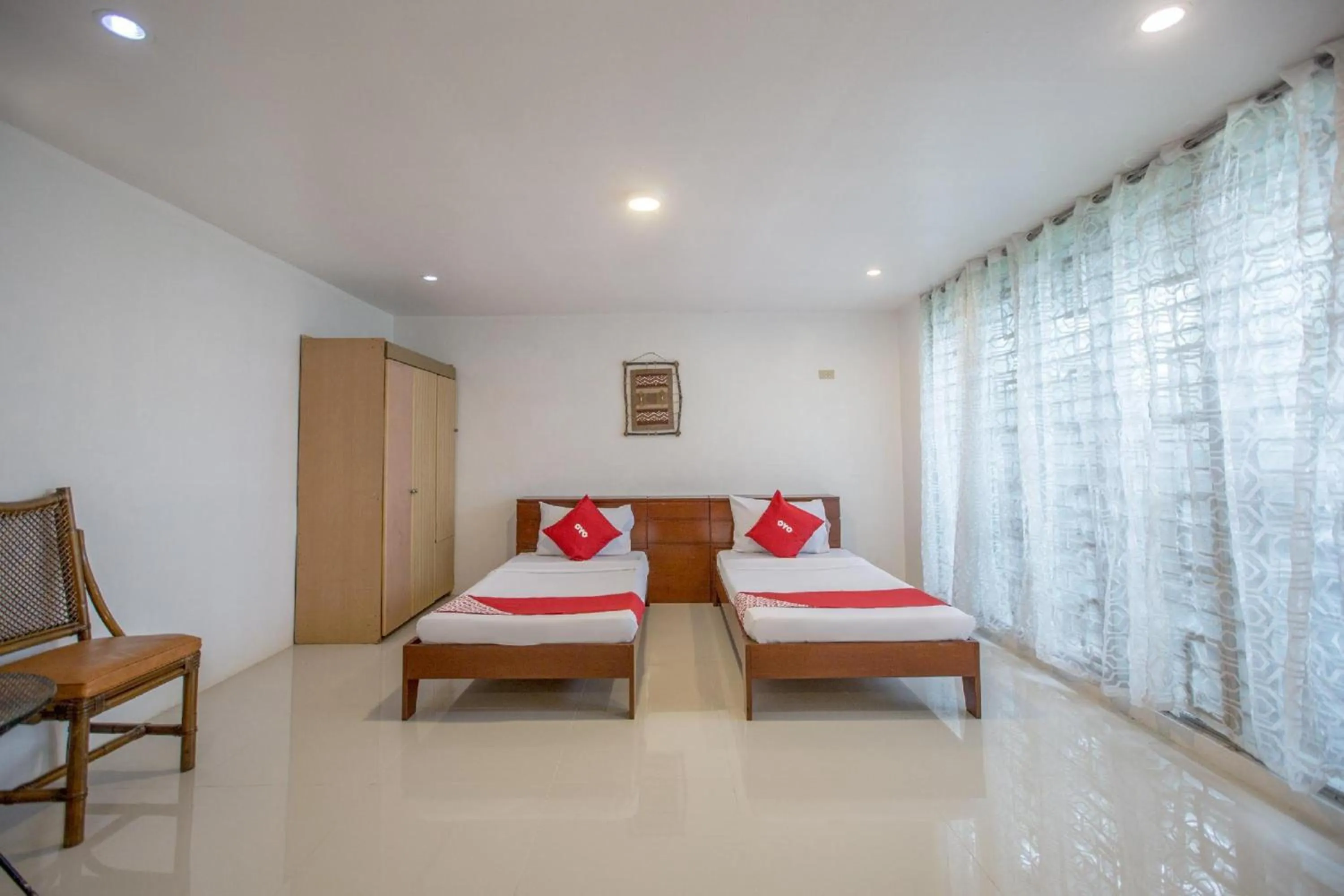 Bedroom, Bed in OYO 588 Sunrock Resort