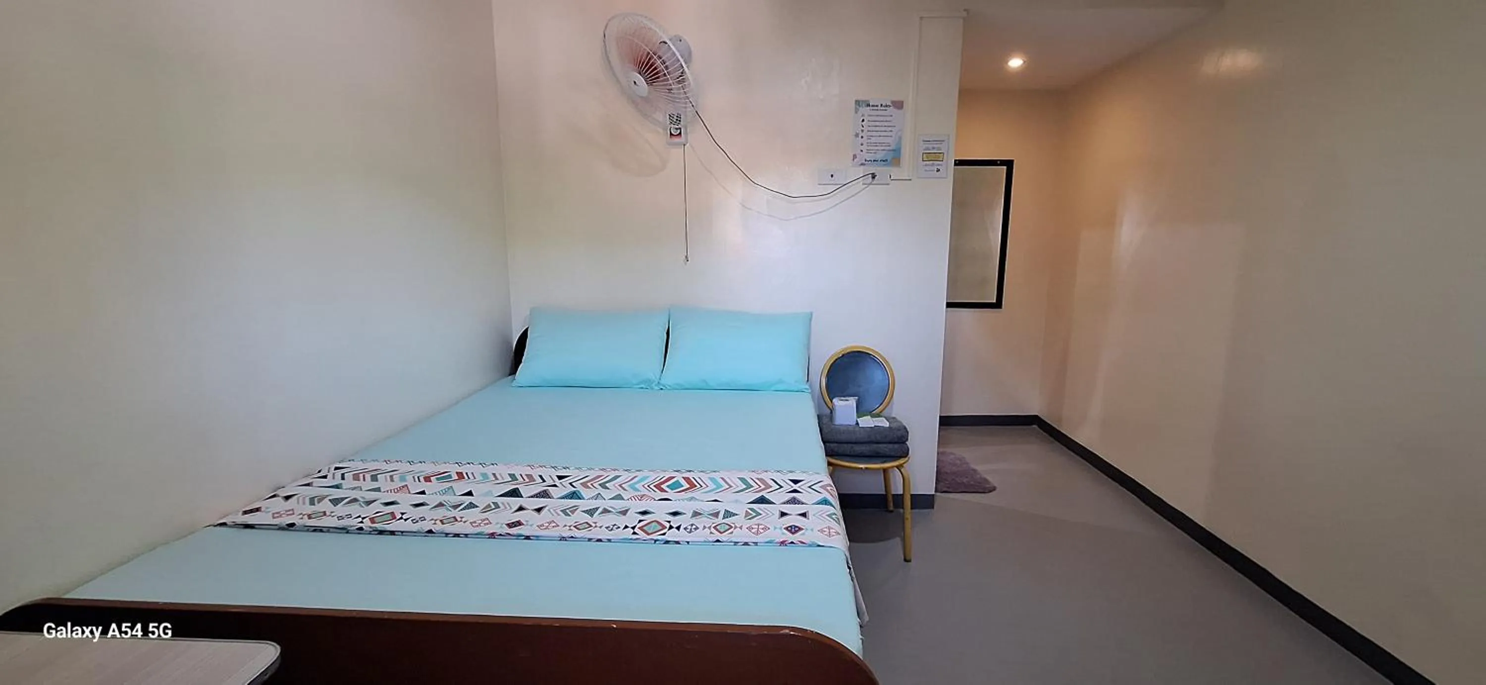 Shower, Bed in Rain Haven Lodging House